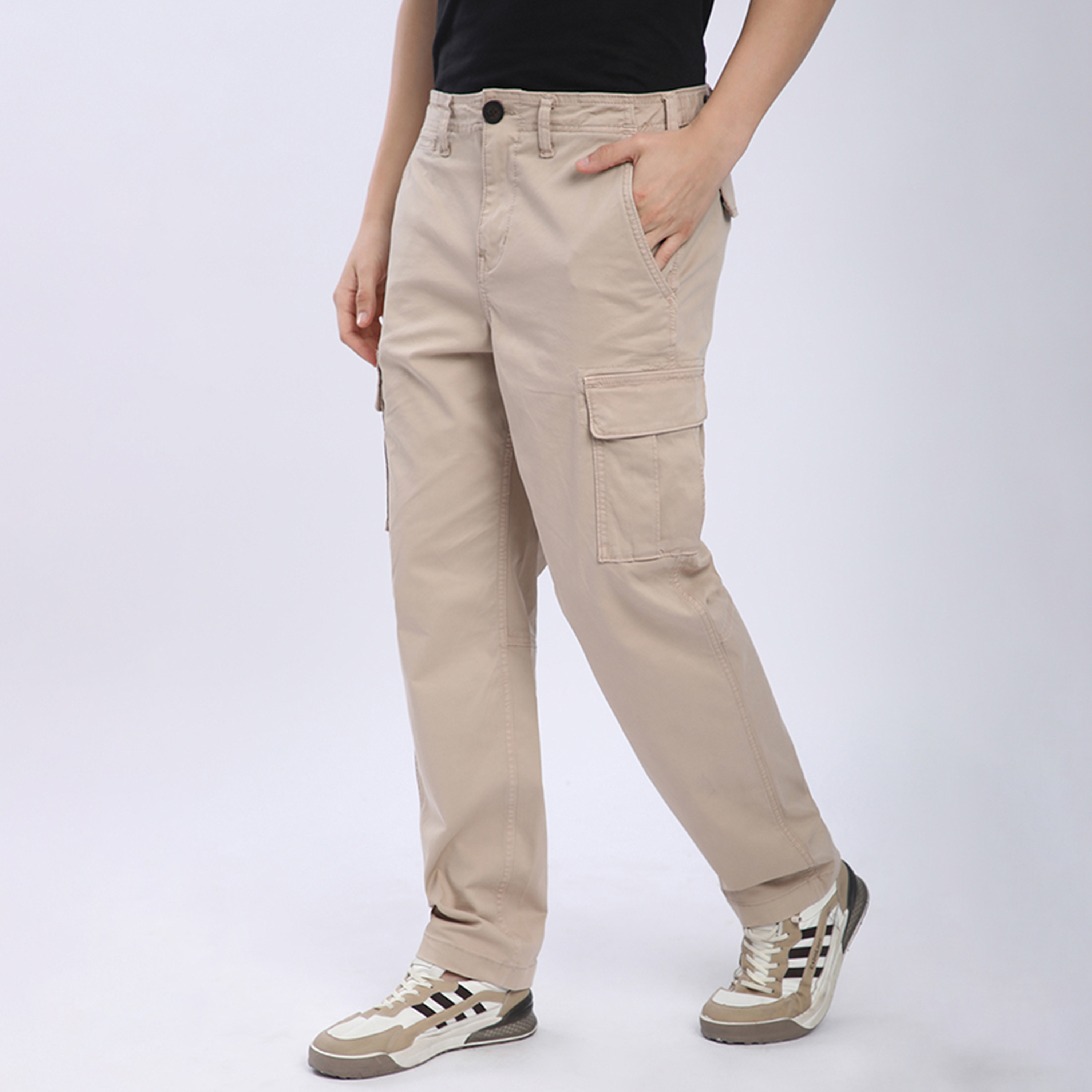 بنطلون كارجو رجالي بسيط بزر متوسط الارتفاع وسحاب من نادي بيفرلي هيلز للبولو-men-clothing-bottoms-joggers-image-6