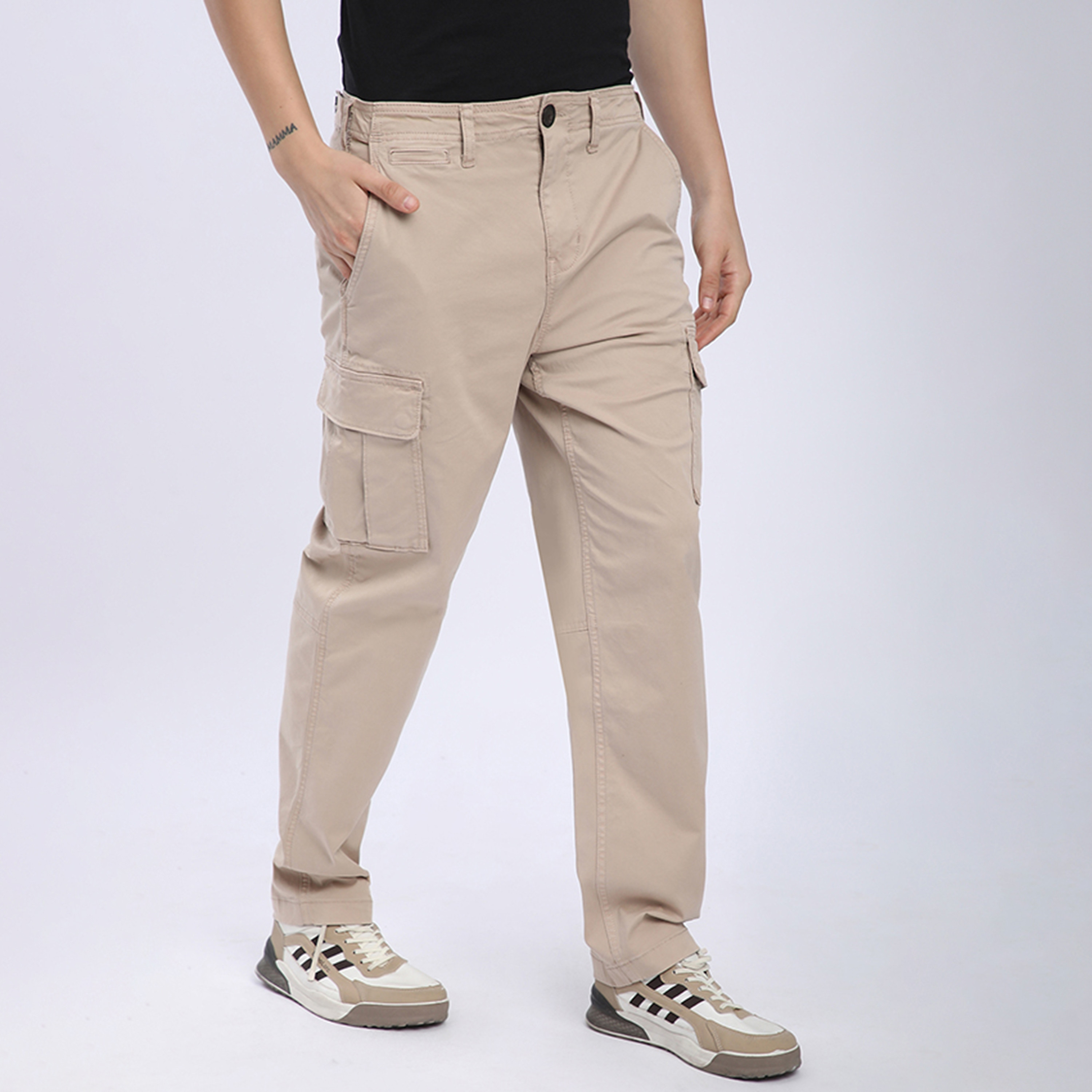 بنطلون كارجو رجالي بسيط بزر متوسط الارتفاع وسحاب من نادي بيفرلي هيلز للبولو-men-clothing-bottoms-joggers-image-7