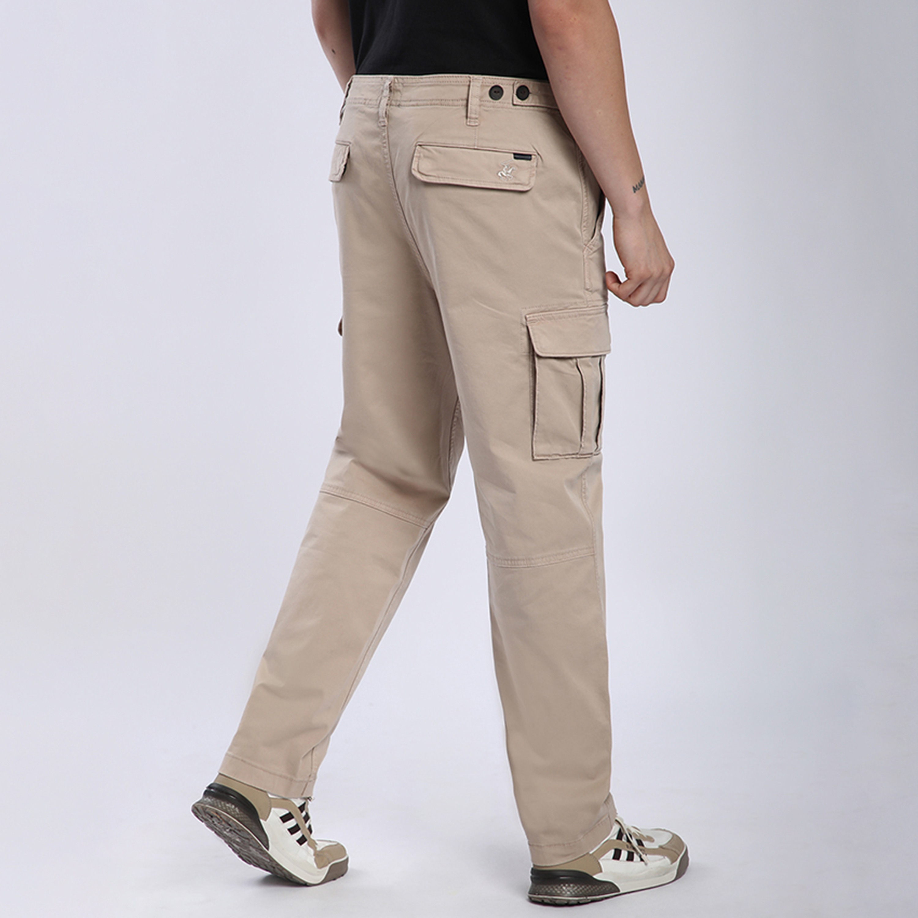 بنطلون كارجو رجالي بسيط بزر متوسط الارتفاع وسحاب من نادي بيفرلي هيلز للبولو-men-clothing-bottoms-joggers-image-8