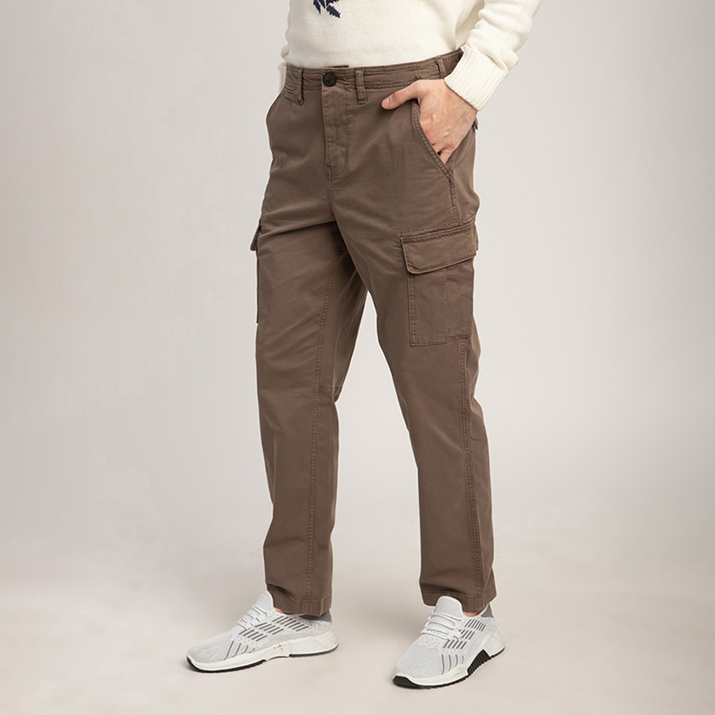 بنطلون كارجو رجالي بسيط بزر متوسط الارتفاع وسحاب من نادي بيفرلي هيلز للبولو-men-clothing-bottoms-joggers-image-2