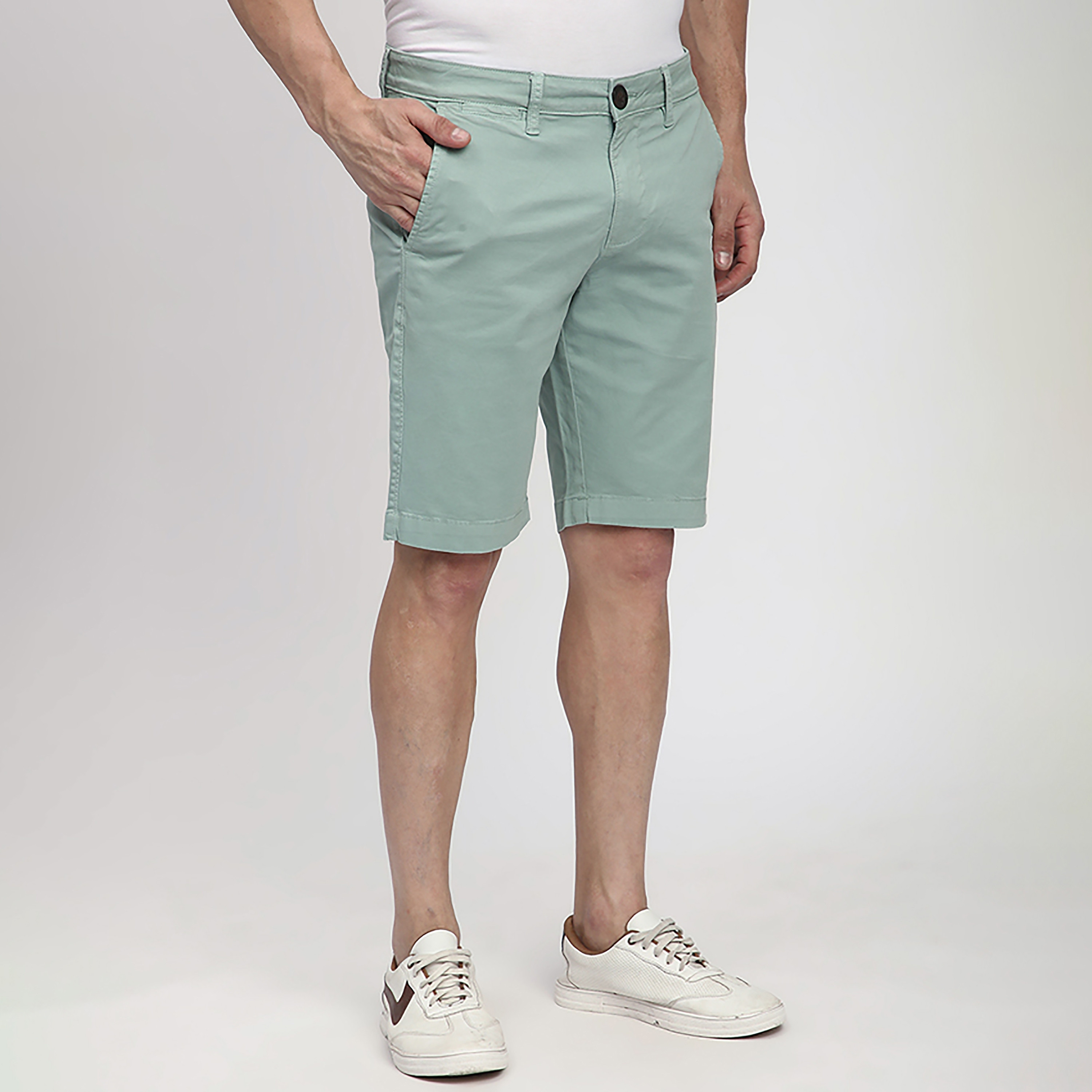 شورت تشينو رجالي سادة متوسط الارتفاع مع أزرار وسحاب من بيفرلي هيلز بولو كلوب-men-clothing-bottoms-shorts-image-3