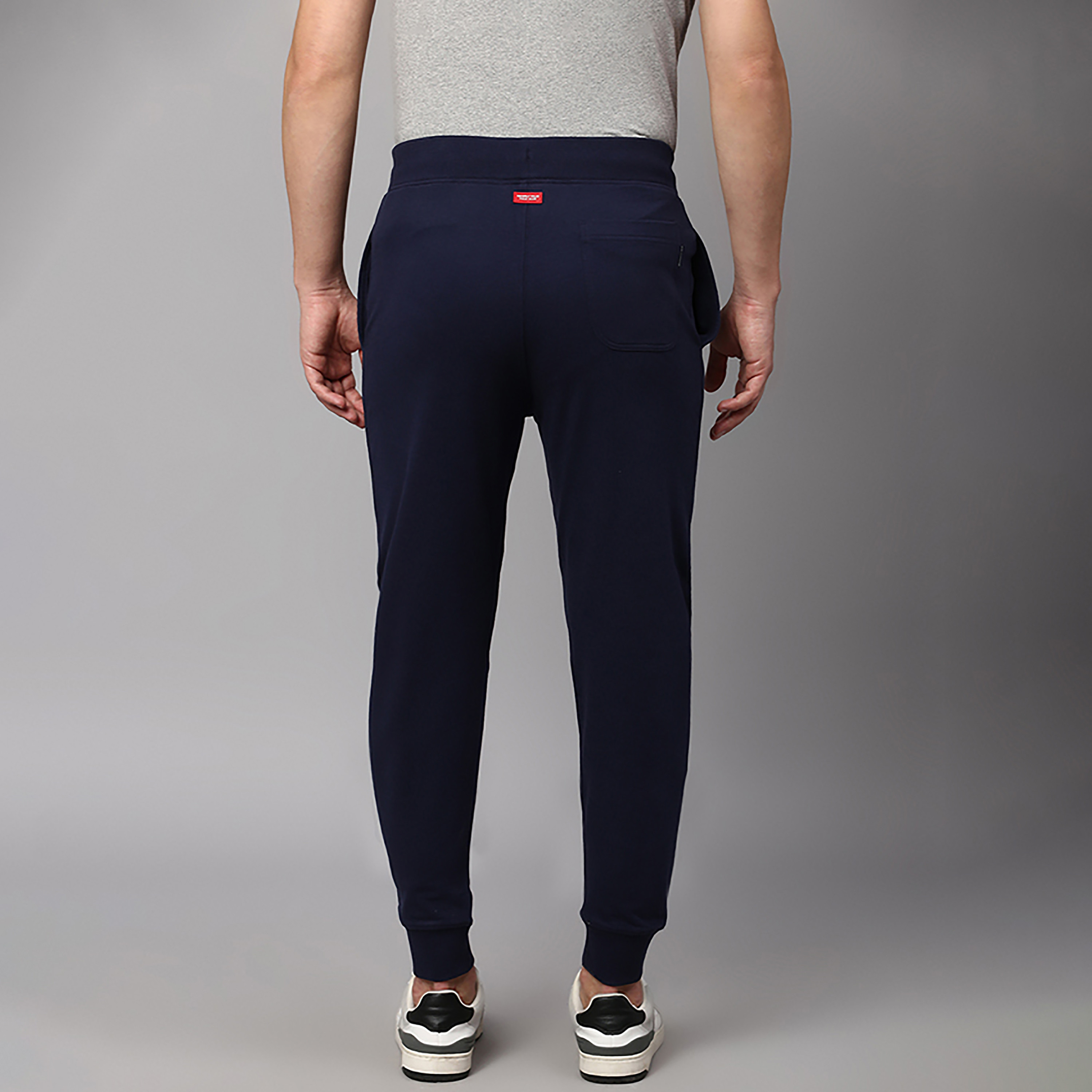 بنطال ركض متوسط الارتفاع بشعار من بيفرلي هيلز بولو كلوب-men-clothing-bottoms-joggers-image-4