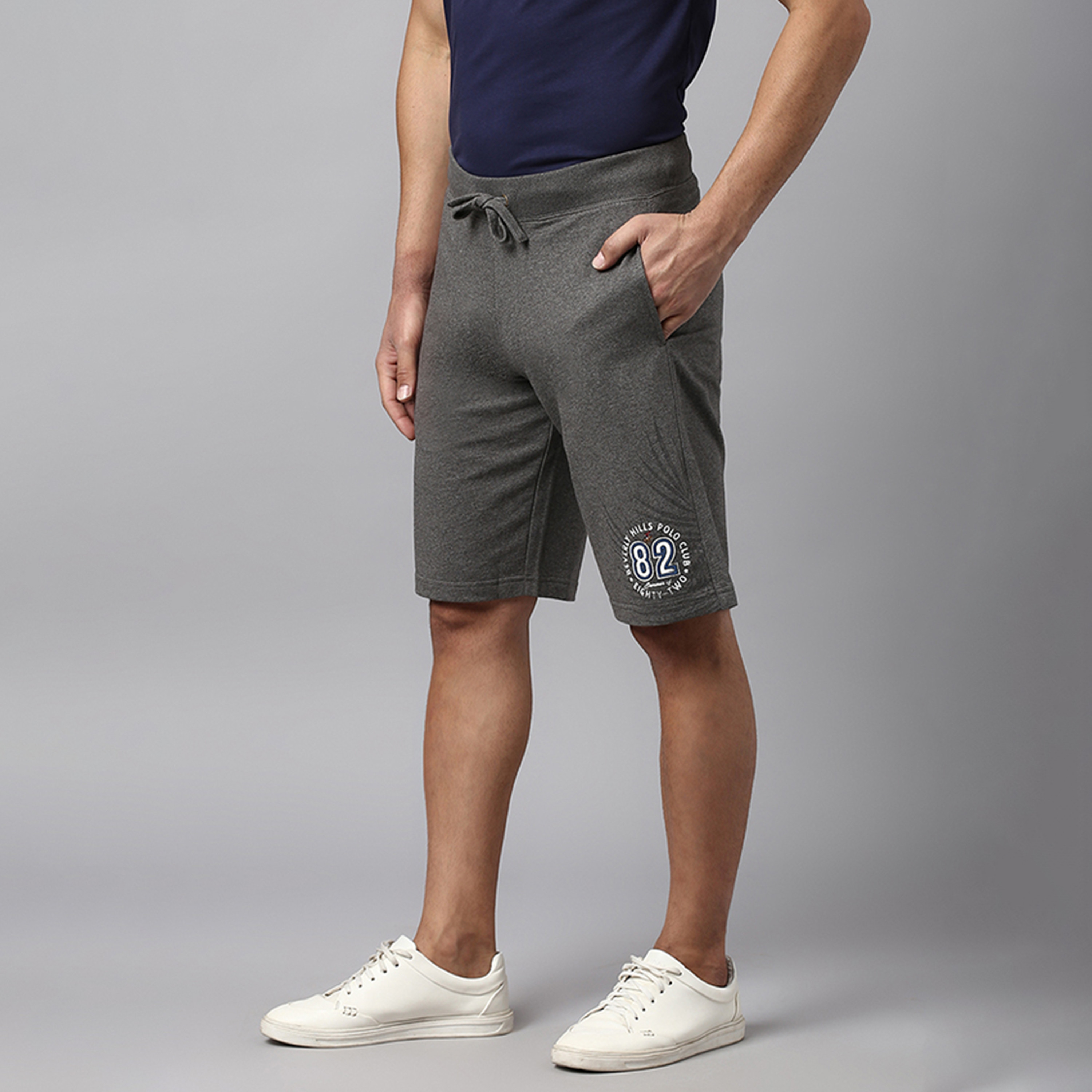 شورت رجالي سادة بخصر متوسط الارتفاع وإغلاق برباط من بيفرلي هيلز بولو كلوب-men-clothing-bottoms-shorts-image-2
