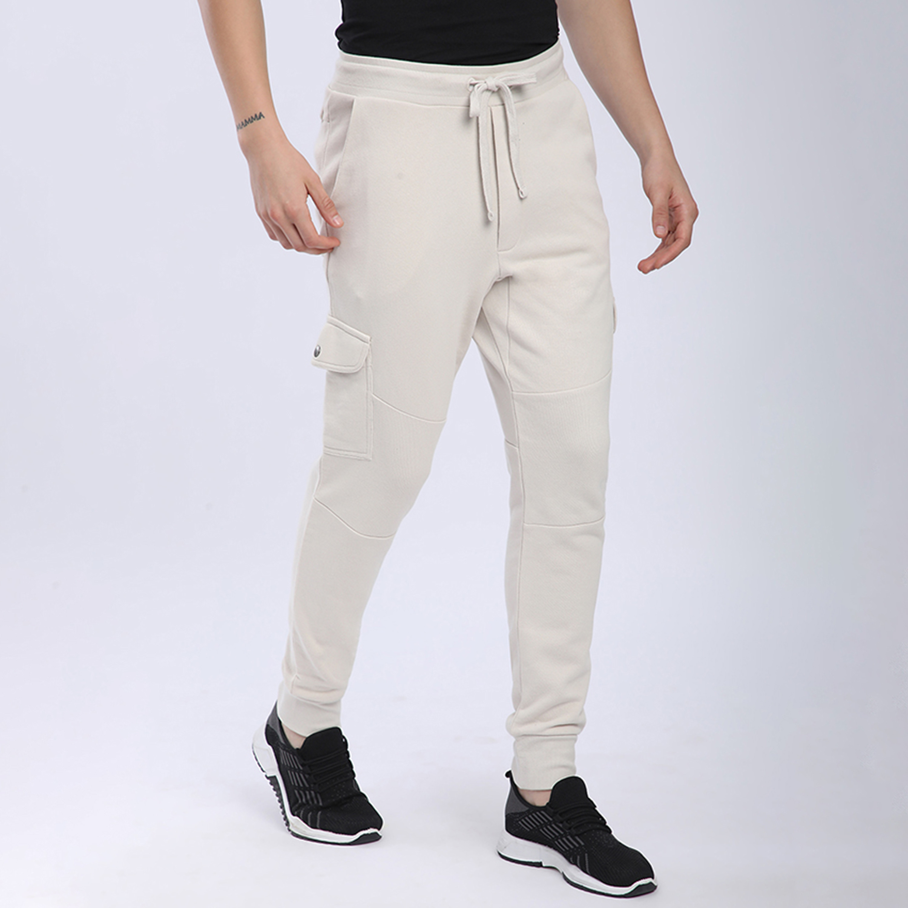 بنطلون رياضي رجالي سادة بخصر متوسط الارتفاع وإغلاق برباط من بيفرلي هيلز بولو كلوب-men-clothing-bottoms-joggers-image-3