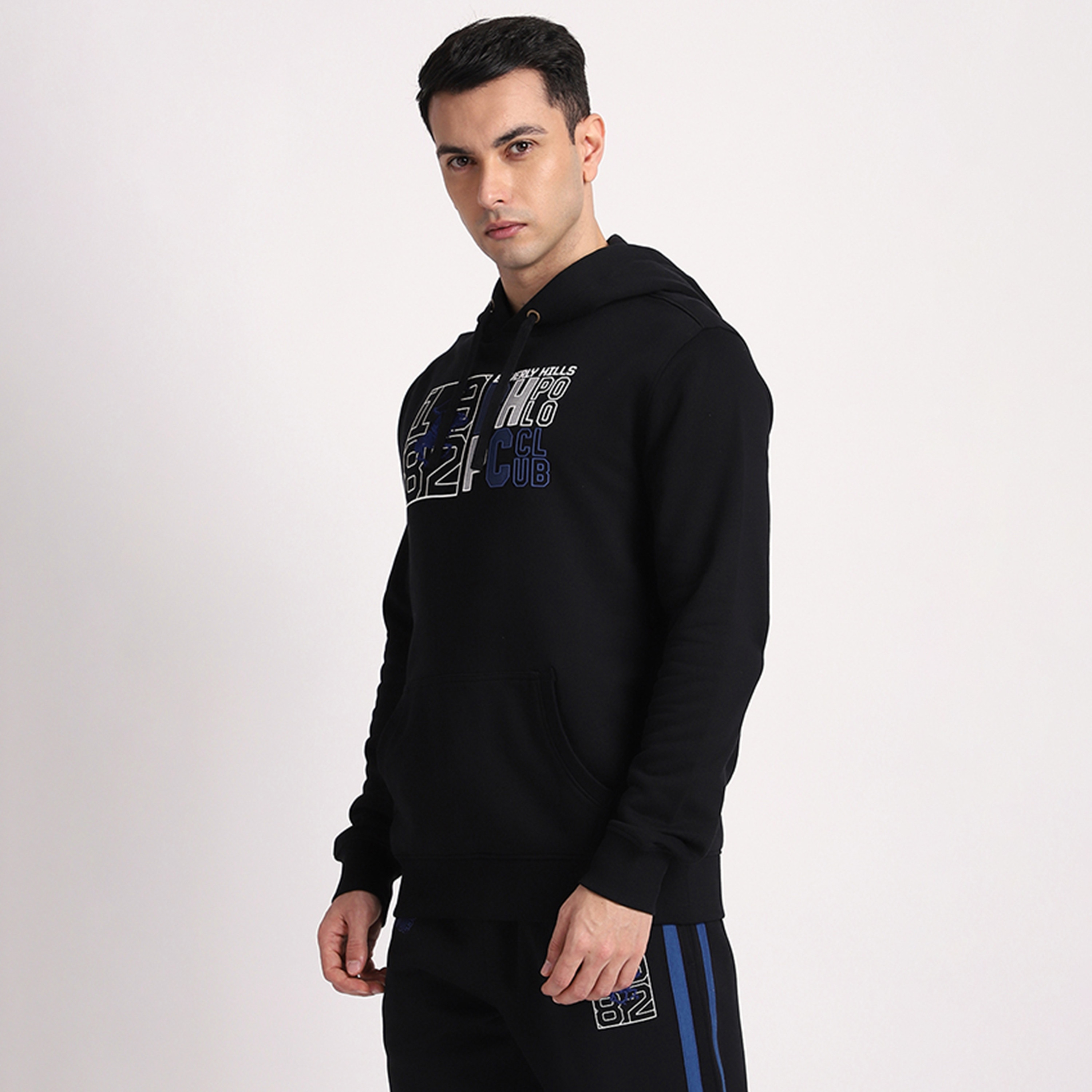 سويت شيرت رجالي بأكمام طويلة وقبعة ورقبة بغطاء وشعار مطرز من بيفرلي هيلز بولو كلوب-men-winterwear-hoodiesandsweatshirts-image-2