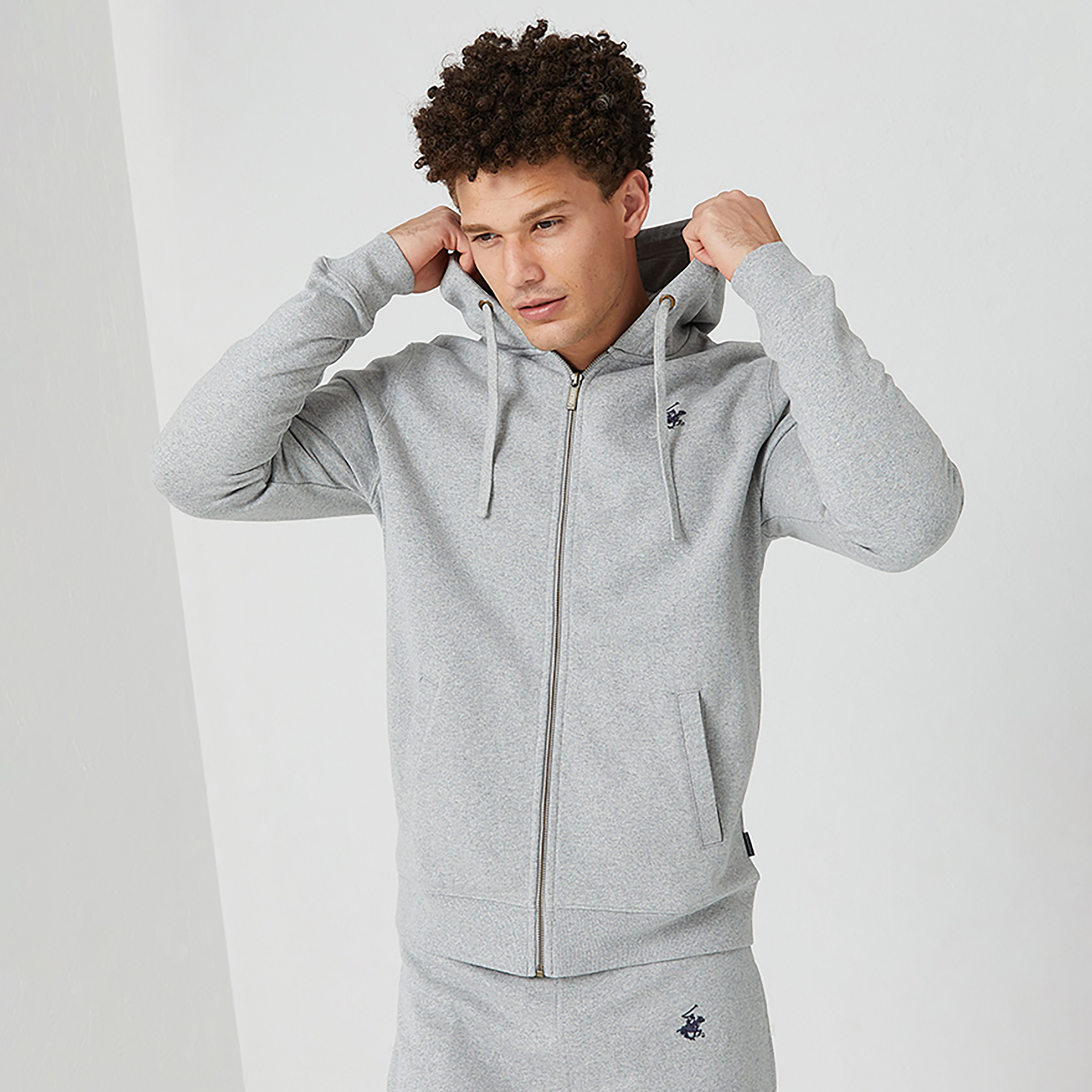 سويت شيرت رجالي بسحاب سادة بغطاء رأس وأكمام طويلة من بيفرلي هيلز بولو كلوب-men-winterwear-hoodiesandsweatshirts-image-1
