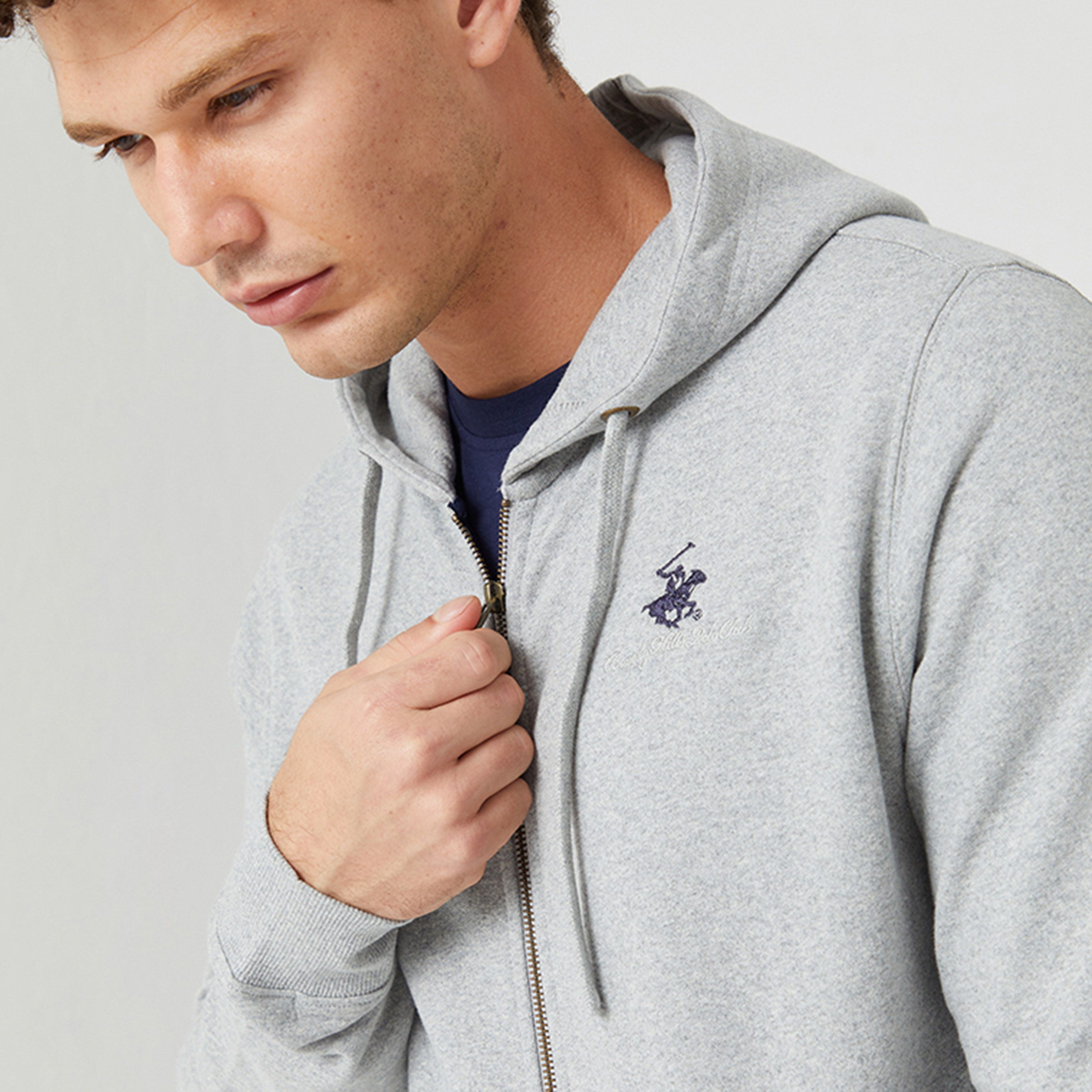 سويت شيرت رجالي بسحاب سادة بغطاء رأس وأكمام طويلة من بيفرلي هيلز بولو كلوب-men-winterwear-hoodiesandsweatshirts-image-3