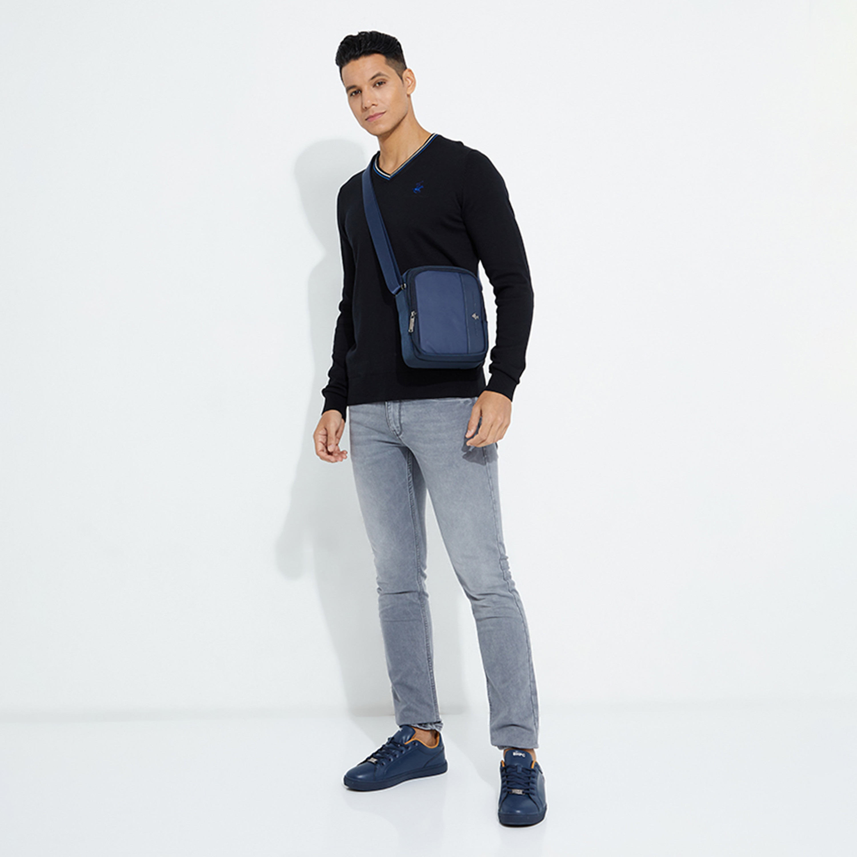كنزة صوفية من بيفرلي هيلز بولو كلوب بياقة علي شكل وي وأكمام طويلة مع مطرز بشعار-men-clothing-sweatersandpullovers-image-2