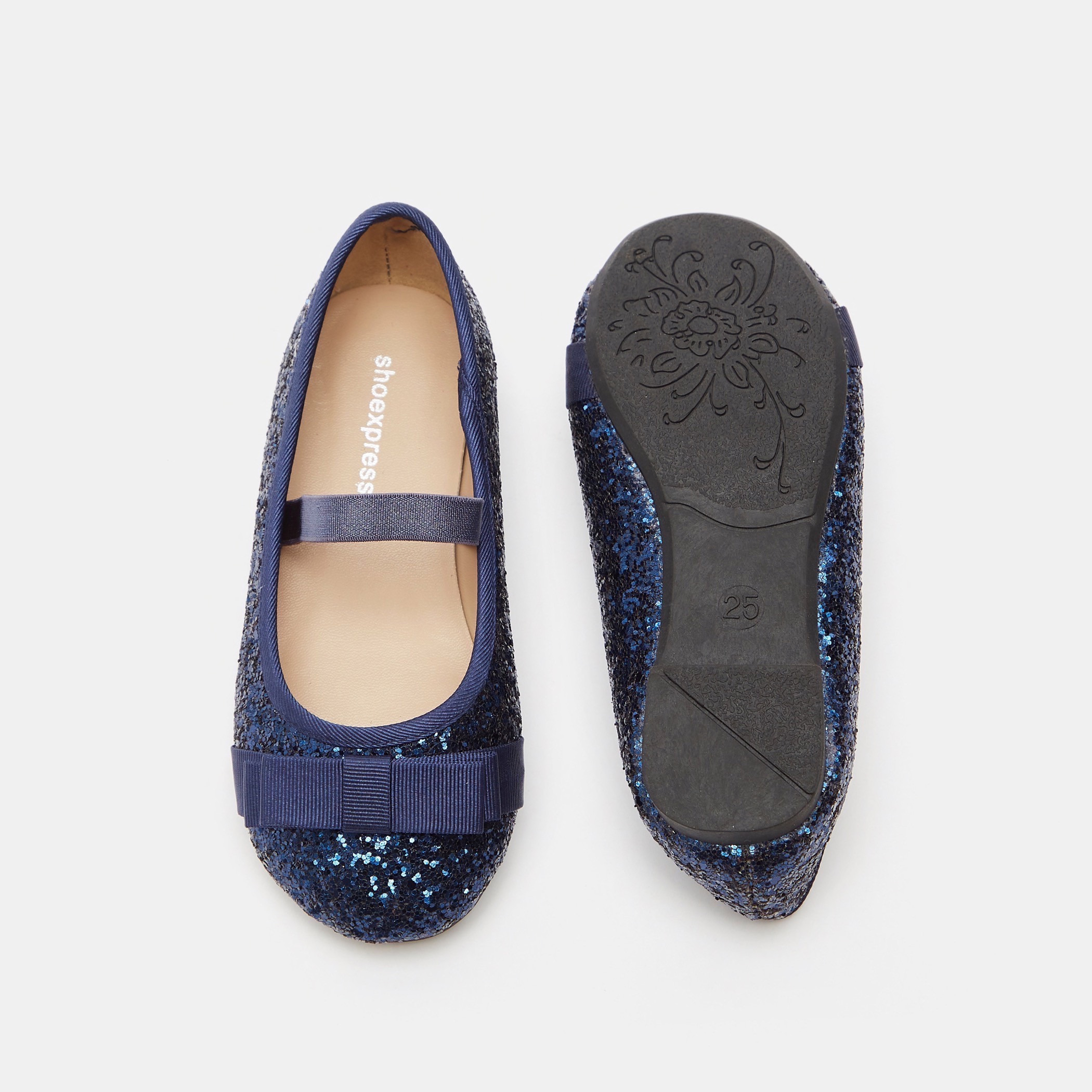 حذاء ماري جين بتفاصيل جليتر وحزام مطّاطي وزينة فيونكة-baby-girls-shoes-closedshoes-image-15