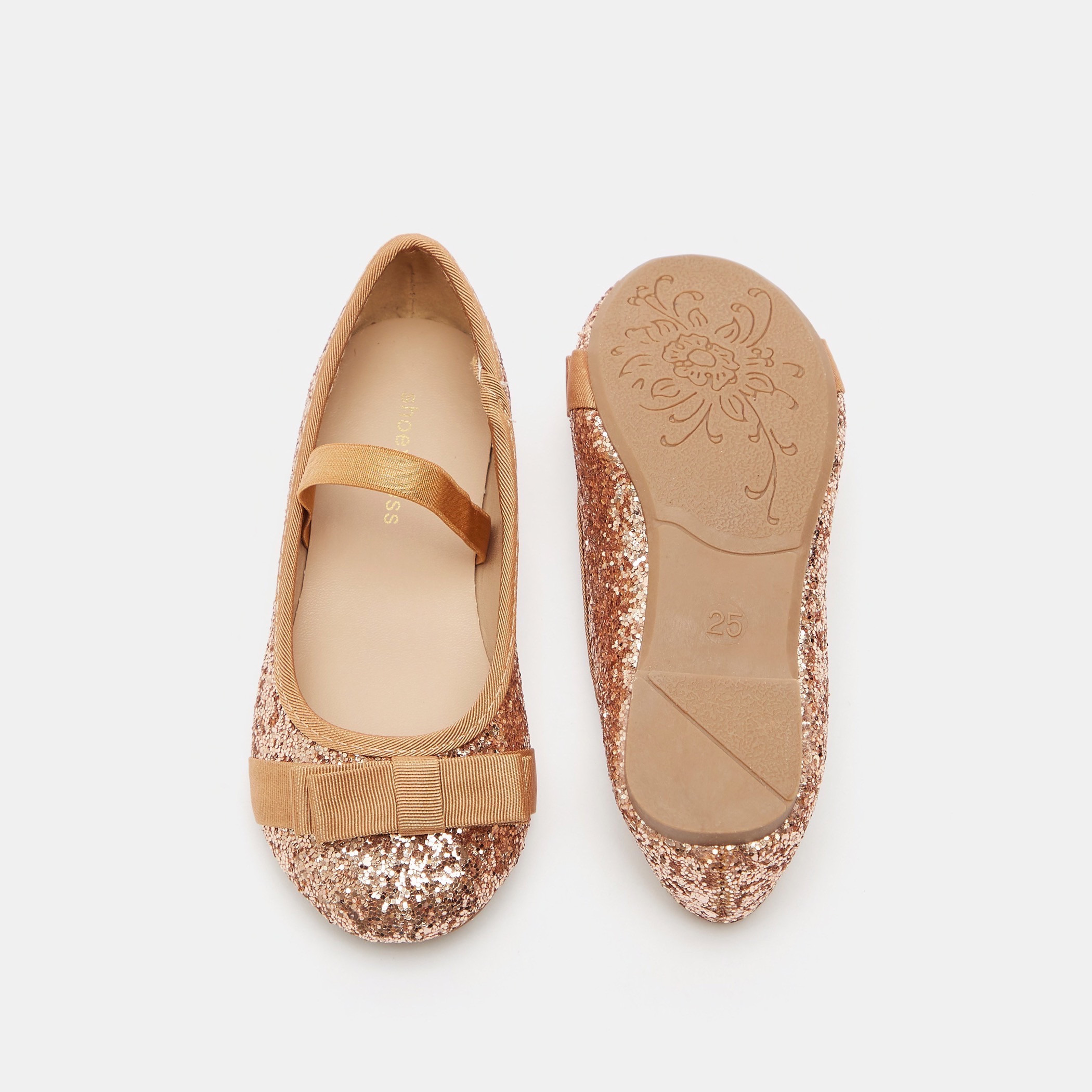 حذاء ماري جين بتفاصيل جليتر وحزام مطّاطي وزينة فيونكة-baby-girls-shoes-closedshoes-image-10