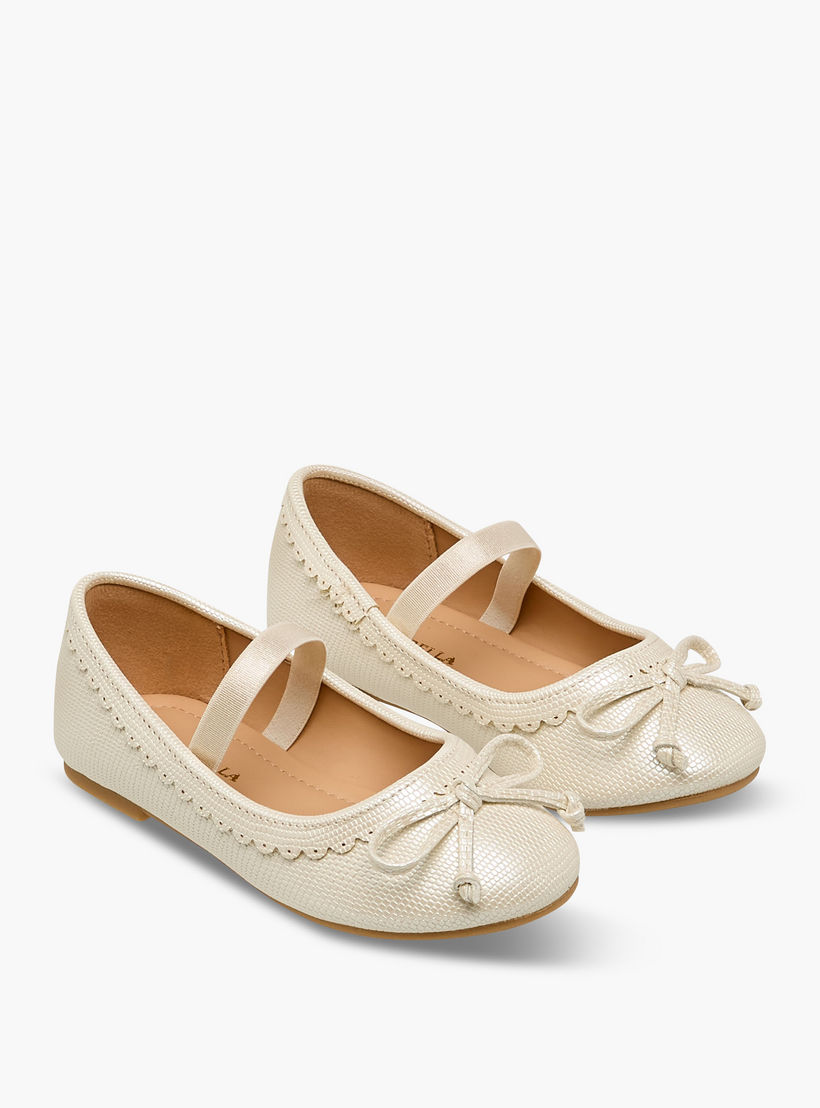حذاء باليرينا بحزام مطاطي وتفاصيل صدفية للبنات من فلورا بيلا-girls-shoes-ballerinas-image-1