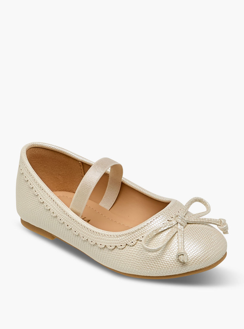 حذاء باليرينا بحزام مطاطي وتفاصيل صدفية للبنات من فلورا بيلا-girls-shoes-ballerinas-image-2