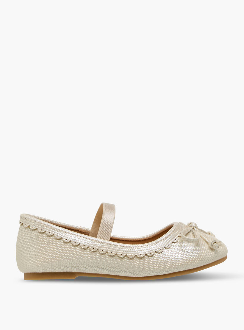 حذاء باليرينا بحزام مطاطي وتفاصيل صدفية للبنات من فلورا بيلا-girls-shoes-ballerinas-image-3