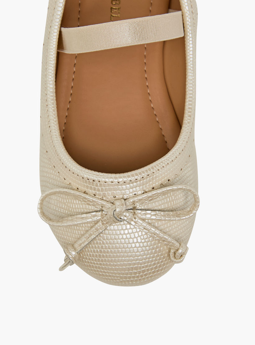 حذاء باليرينا بحزام مطاطي وتفاصيل صدفية للبنات من فلورا بيلا-girls-shoes-ballerinas-image-4