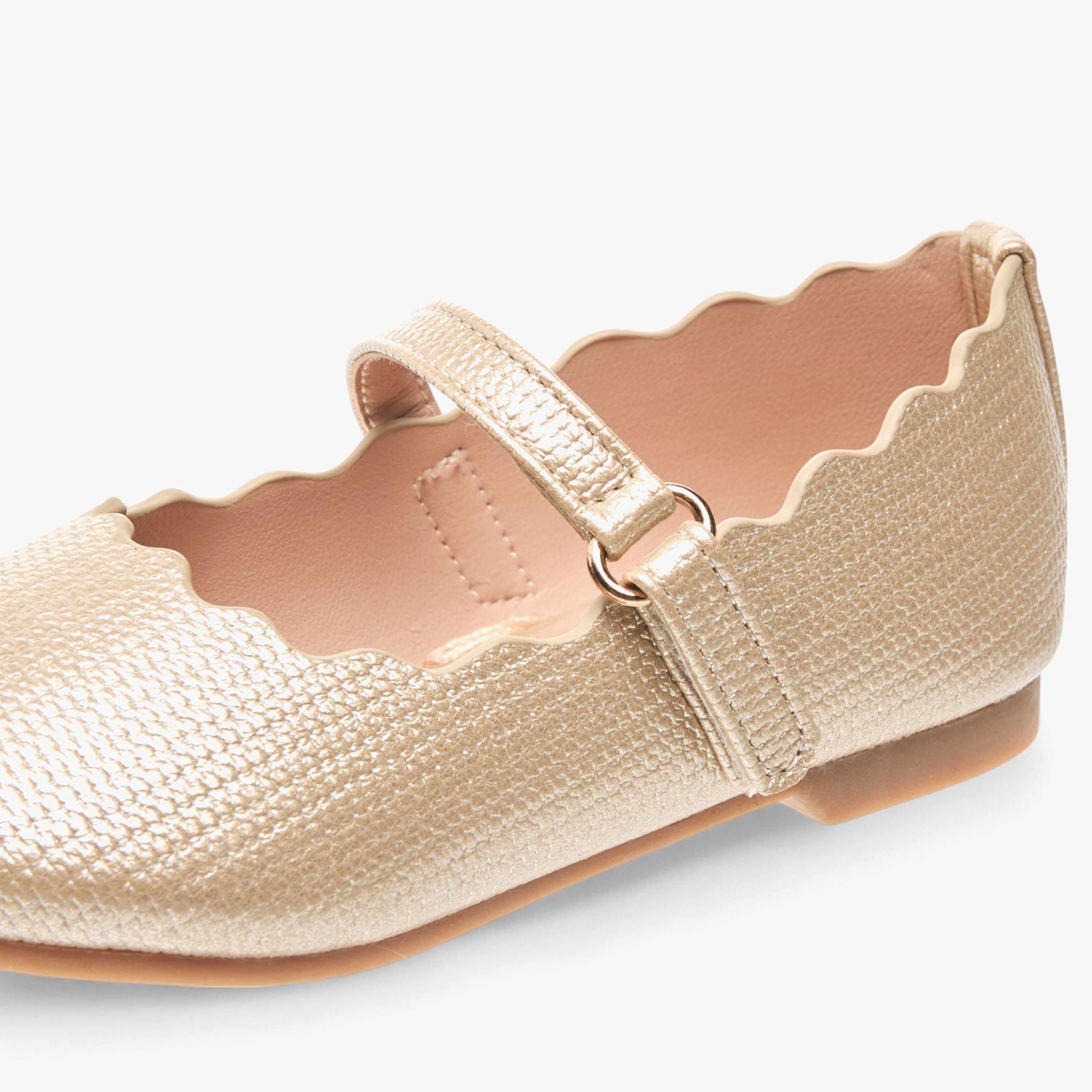 حذاء باليرينا بتفاصيل صدفية وشريط إغلاق من جونيورز-girls-shoes-maryjanes-image-5