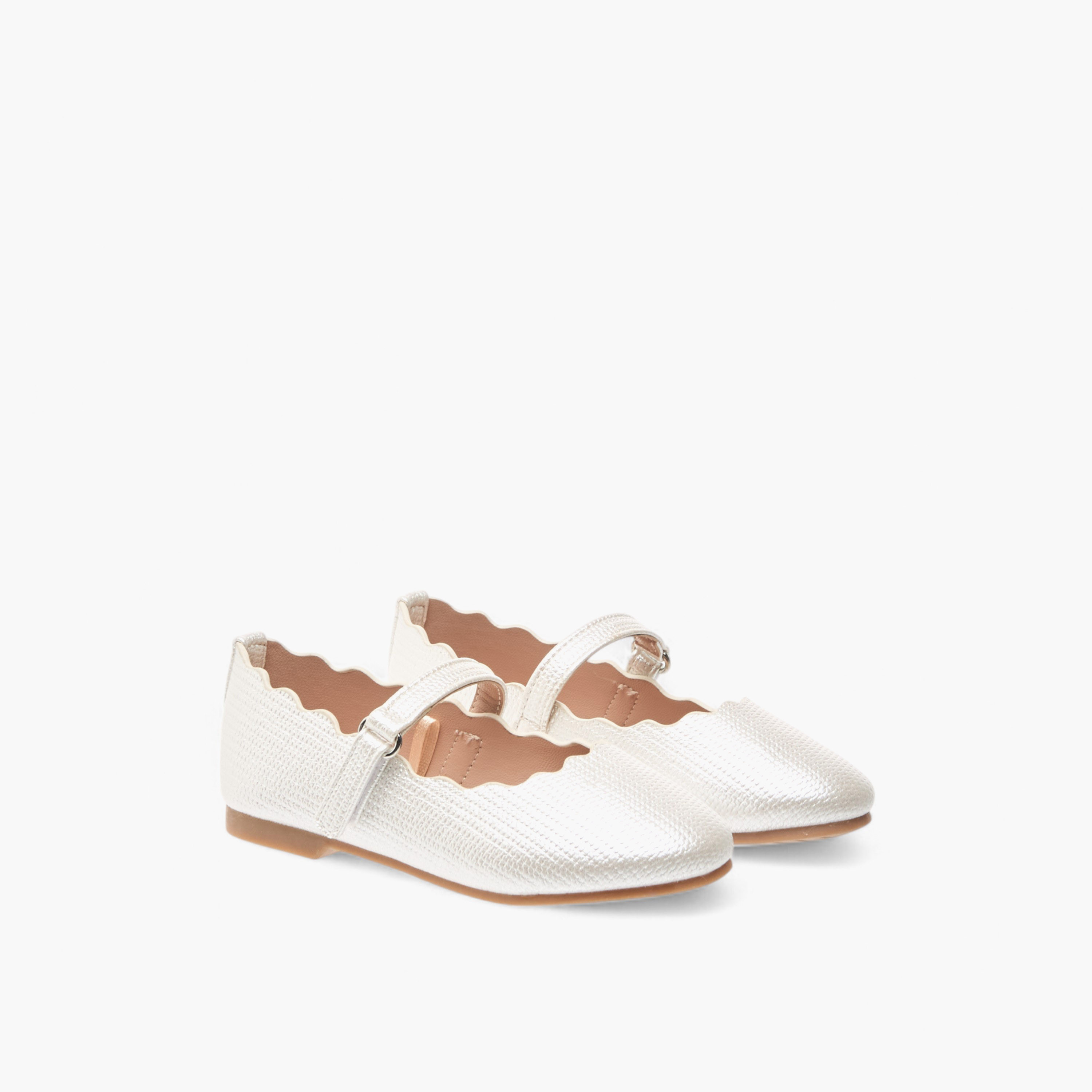 حذاء باليرينا بتفاصيل صدفية وشريط إغلاق من جونيورز-girls-shoes-maryjanes-image-1