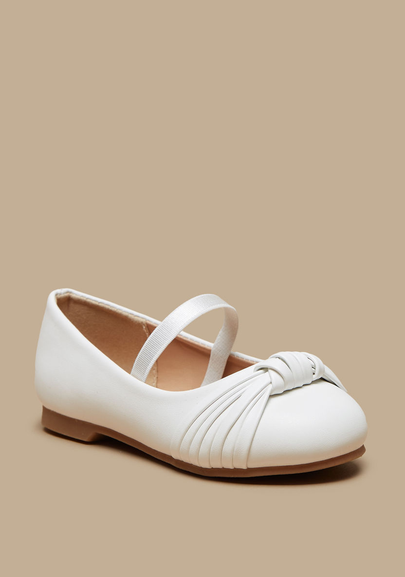 syv peber Rejsebureau Buy Juniors Solid Ballerina Shoes with Knot Detail and Strap Online for  Girls | Centrepoint Oman