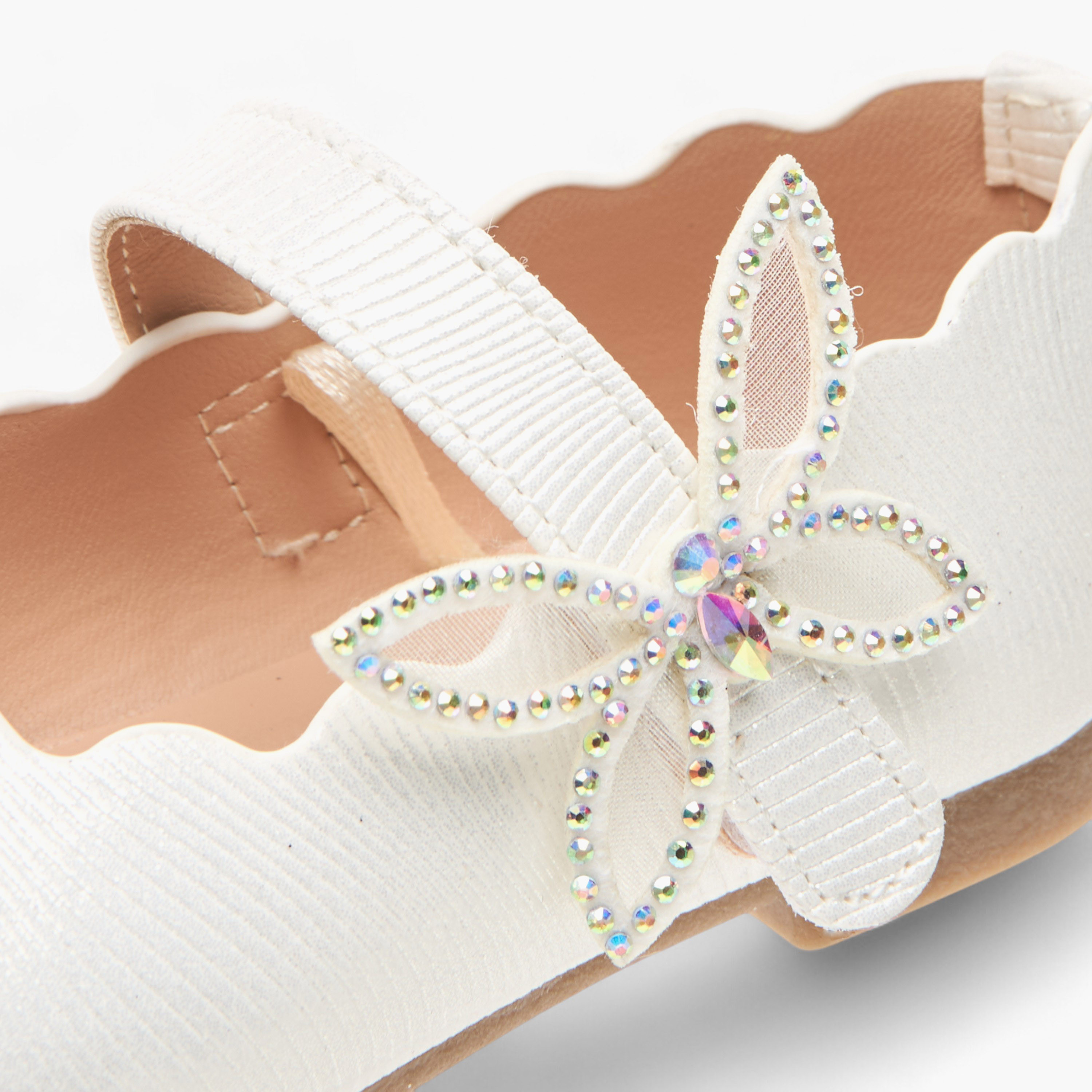 حذاء باليرينا بارز الملمس بزينة فراشة مع شريط إغلاق من جونيورز-girls-shoes-maryjanes-image-5