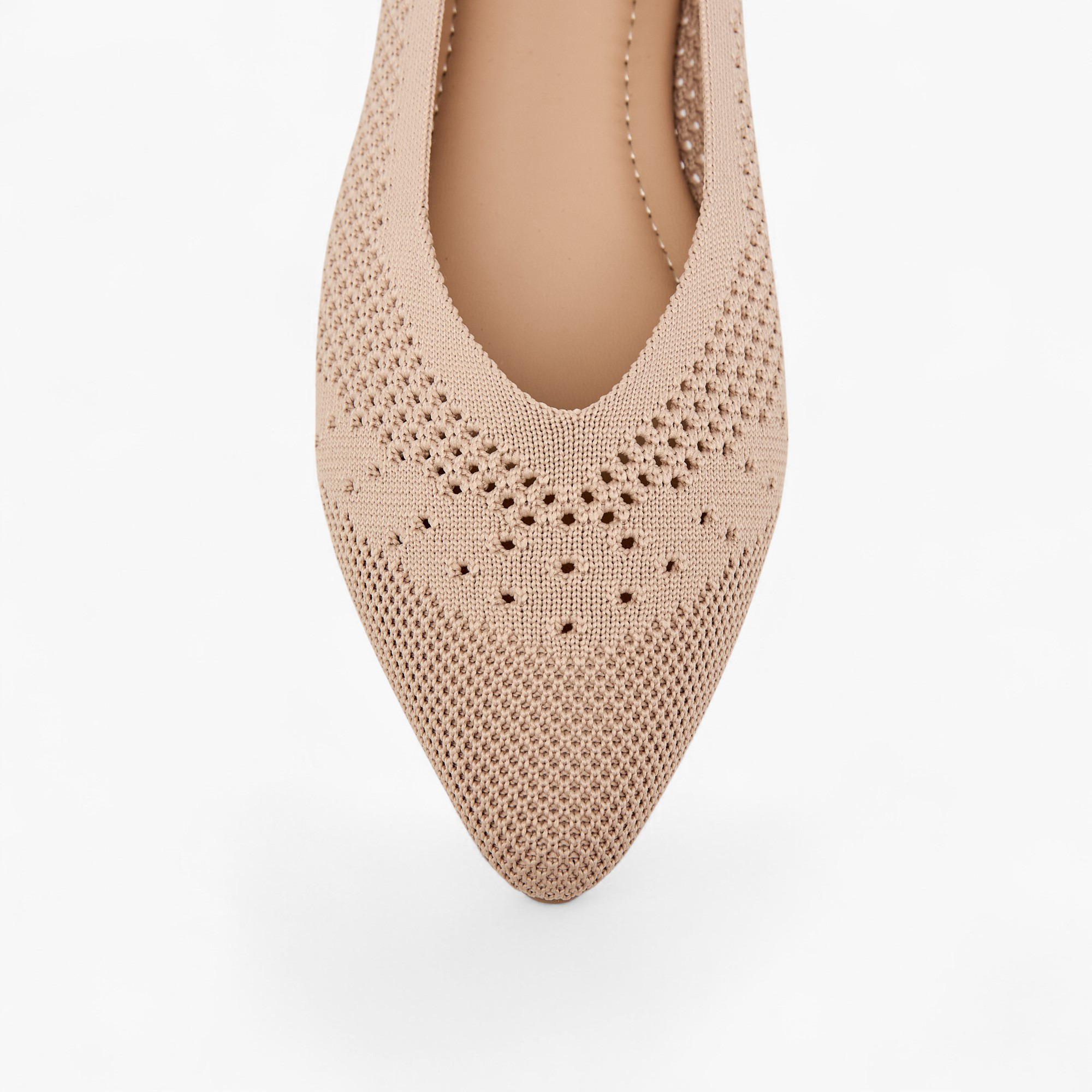 حذاء باليرينا سهل الارتداء بتفاصيل مفرغة من فلورا بيلا-women-shoes-flats-ballerinas-image-4