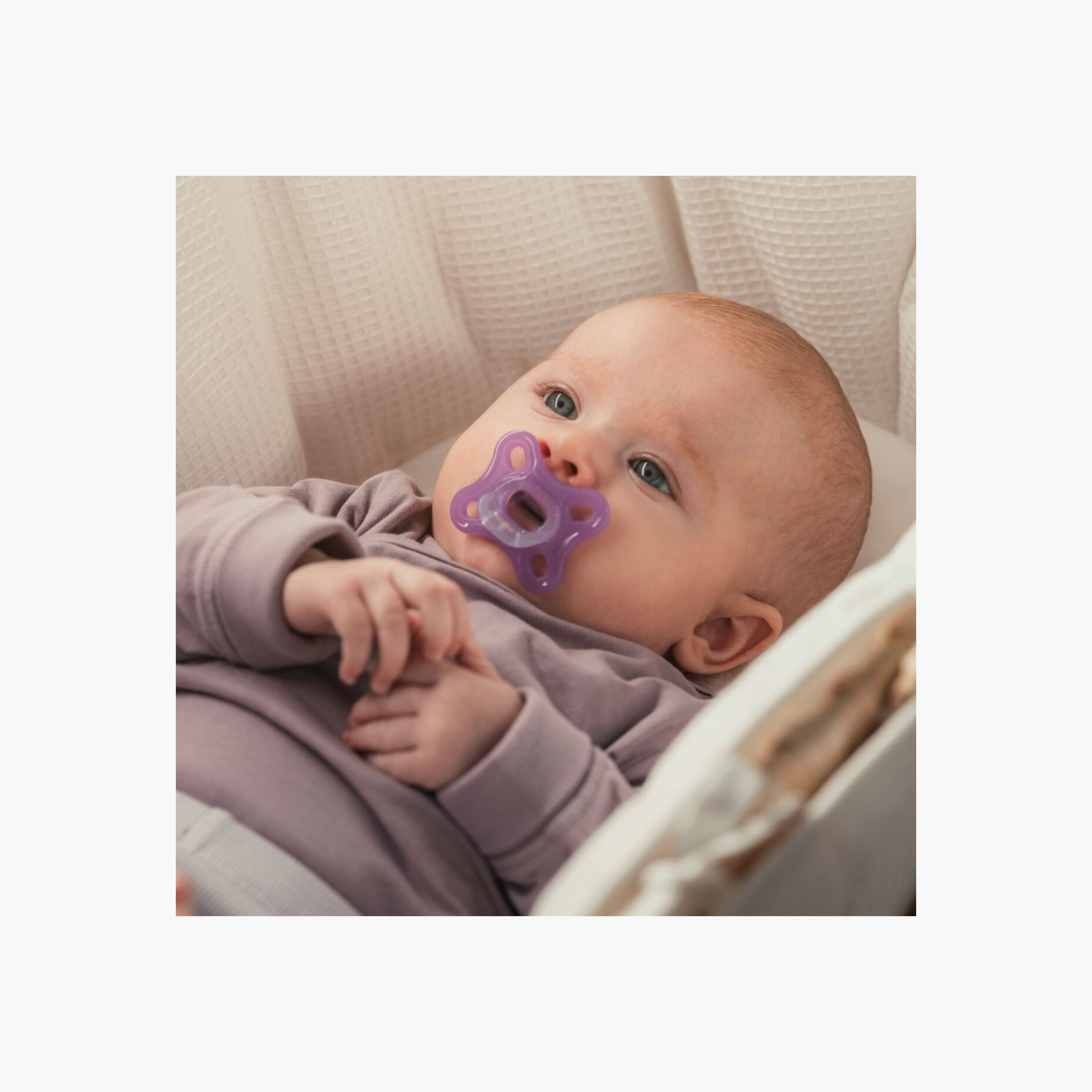 طقم من لهايتين للأطفال بتصميم تقويمي، لعمر 0–3 أشهر من مام-baby-feeding-pacifiers-image-2