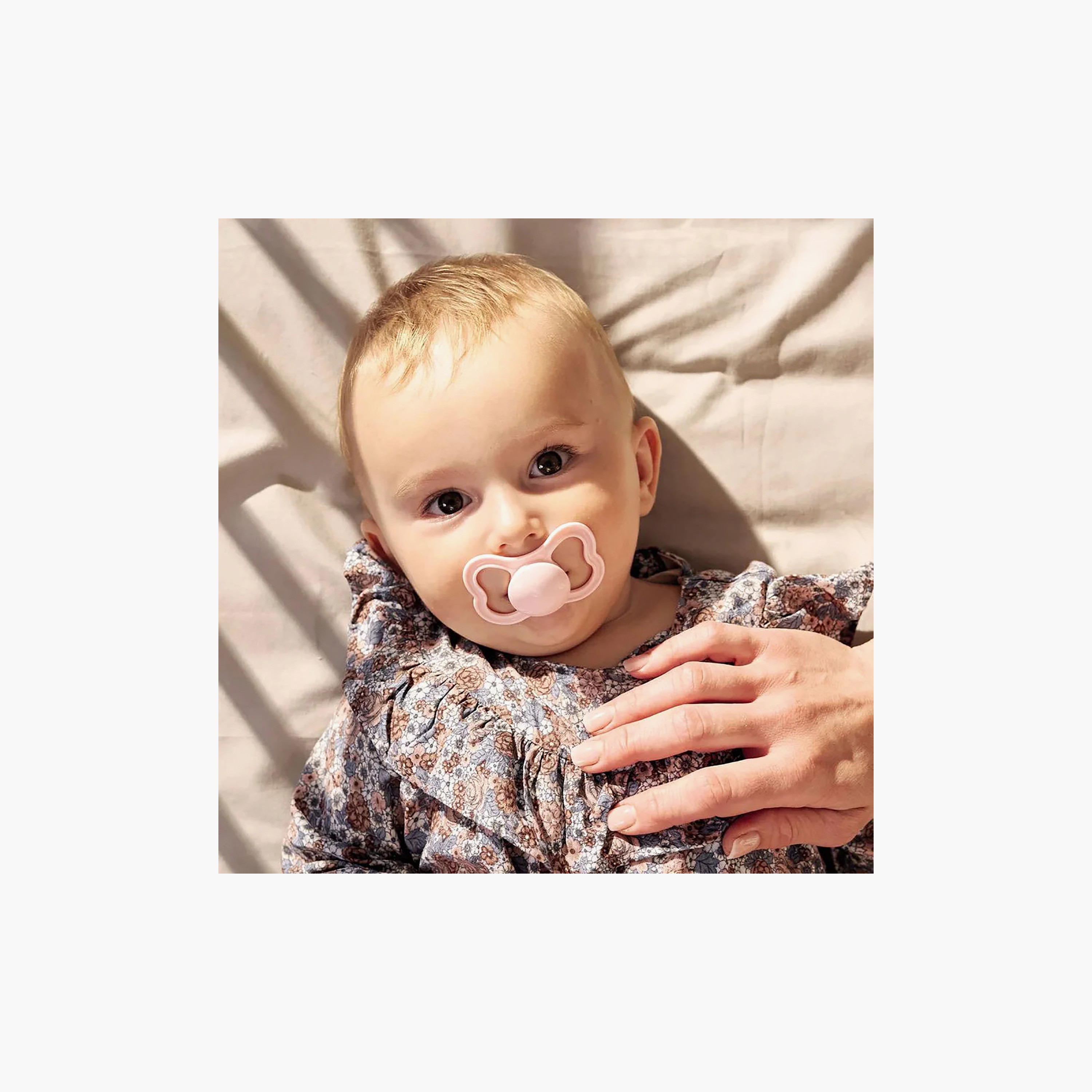 طقم لهايات بفتحات تهوية كبيرة جدًا في الدرع قطعتين من مام - من 0 إلى 6 أشهر-baby-feeding-pacifiers-image-2