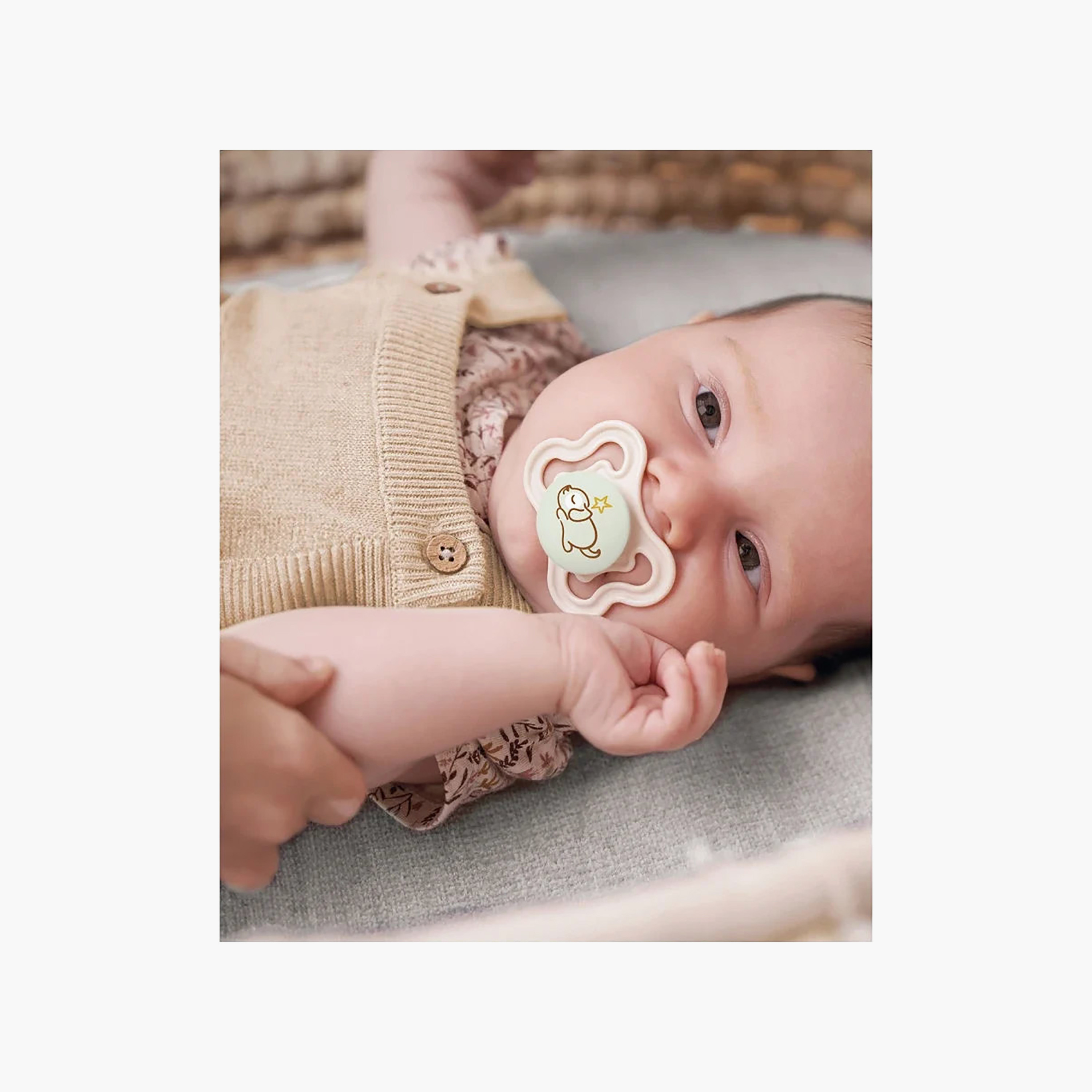 طقم لهايات أطفال قطعتين بحلمة مرنة من مام - 6 أشهر-baby-feeding-pacifiers-image-3