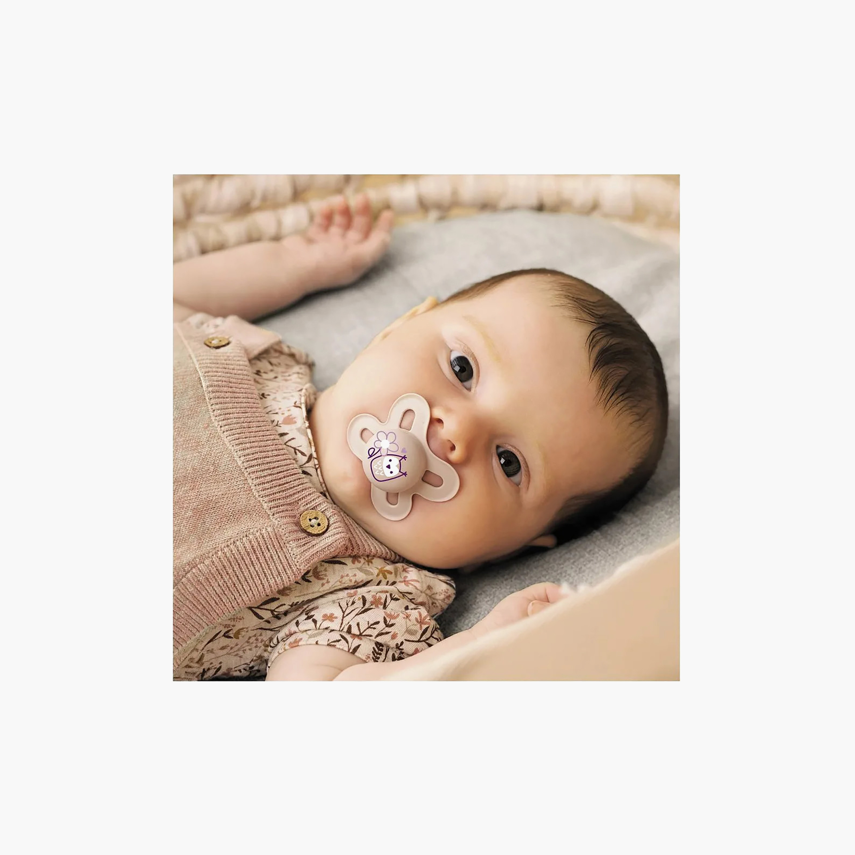 طقم لهايات بتصميم مضيء في الظلام قطعتين من مام - 6 أشهر فأكثر-baby-feeding-pacifiers-image-5