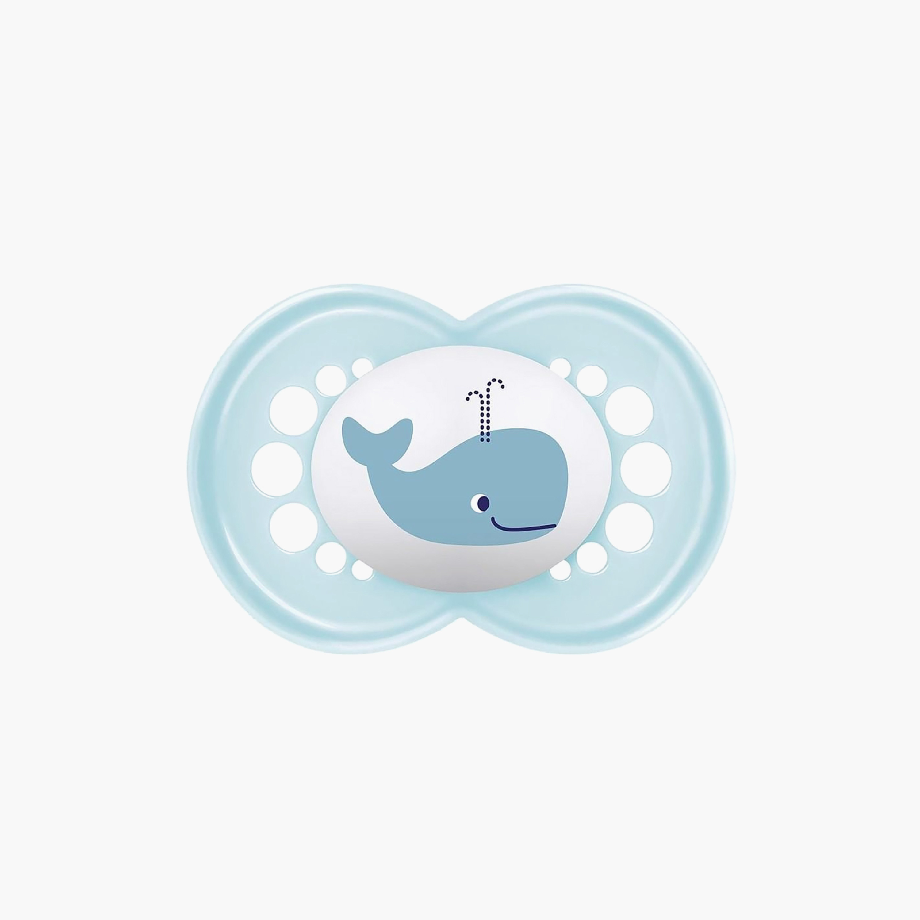 طقم لهايات أطفال قطعتين بتصميم تقويمي من مام - 16 شهرًا فأكثر-baby-feeding-pacifiers-image-2