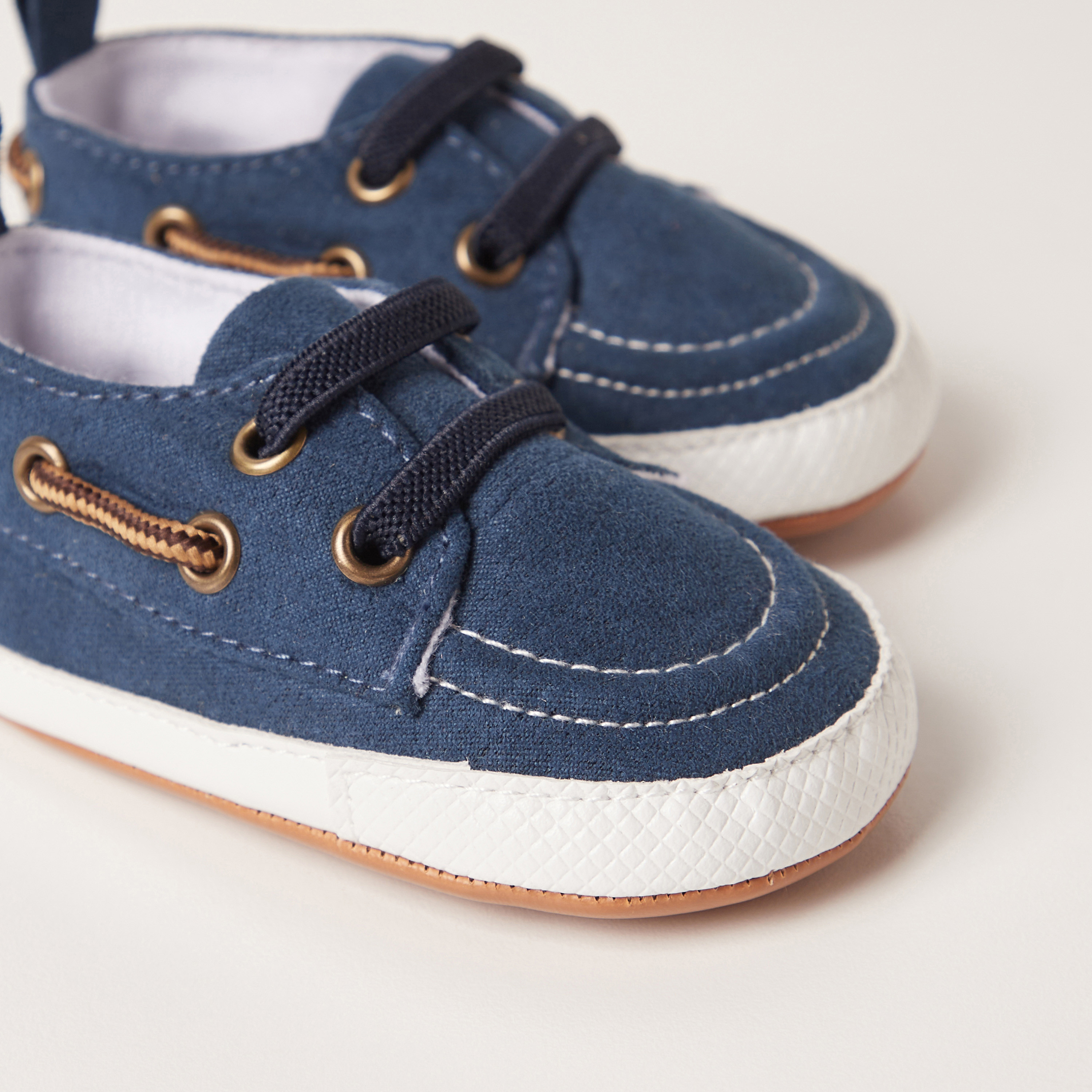 بوت سادة سهل الارتداء برباط إغلاق وأشرطة سحب من جيجلز-baby-boys-shoes-closedshoes-image-3