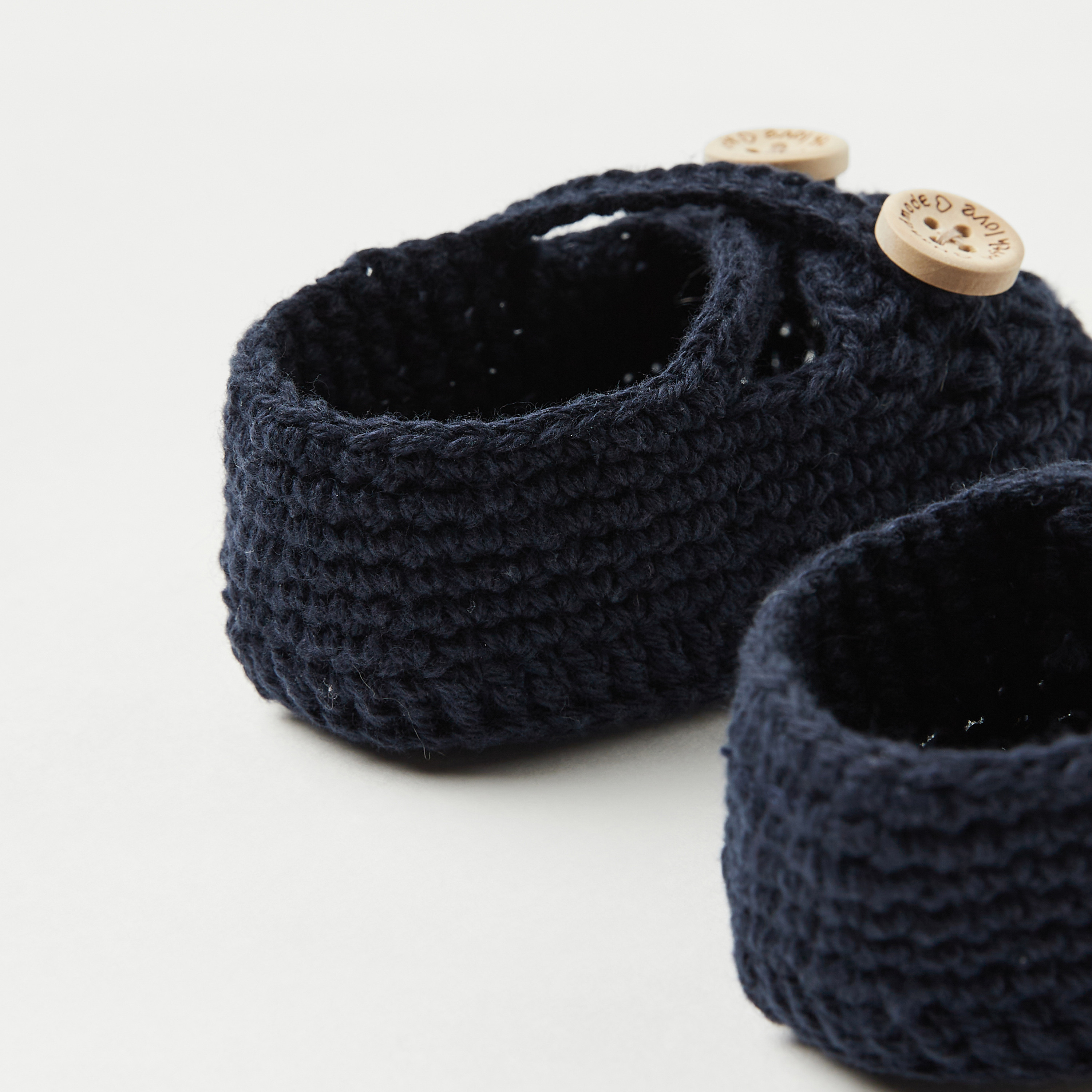 بوت بتزيينات أزرار من جيجلز-baby-boys-shoes-booties-image-4
