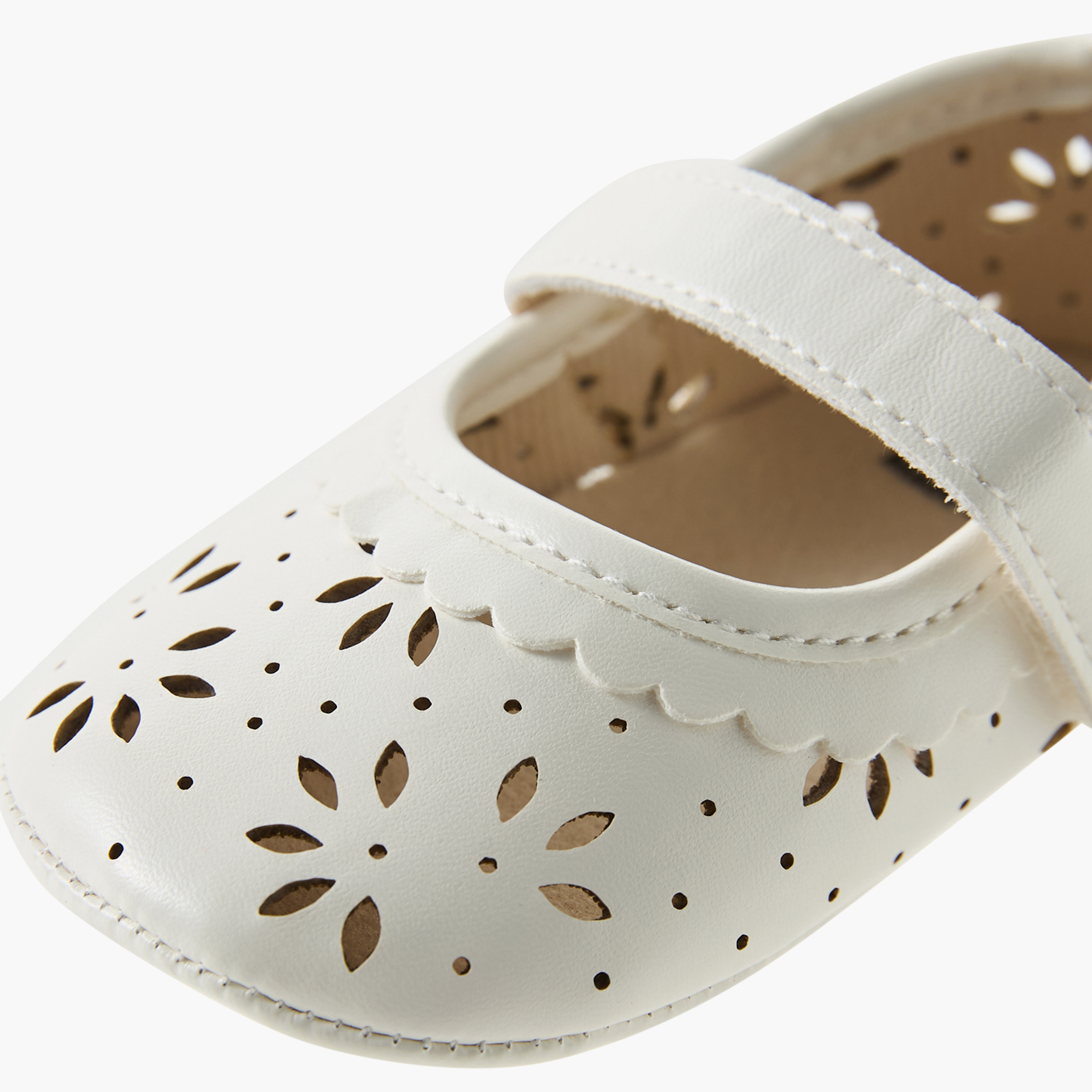 بوت بتصميم مثقب وشريط إغلاق من جونيورز-baby-girls-shoes-booties-image-7