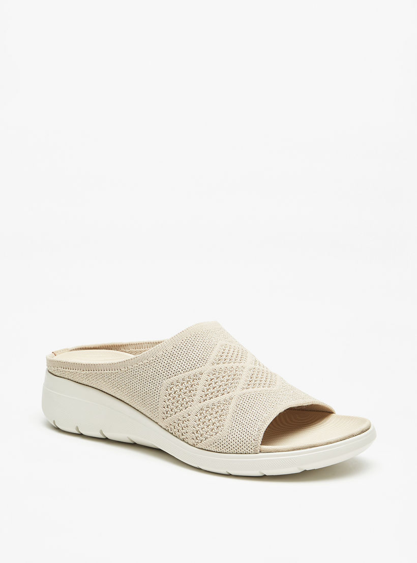 صندل خفيف مريح بارز الملمس من فلورا بيلا-women-shoes-sandals-heeled-image-1