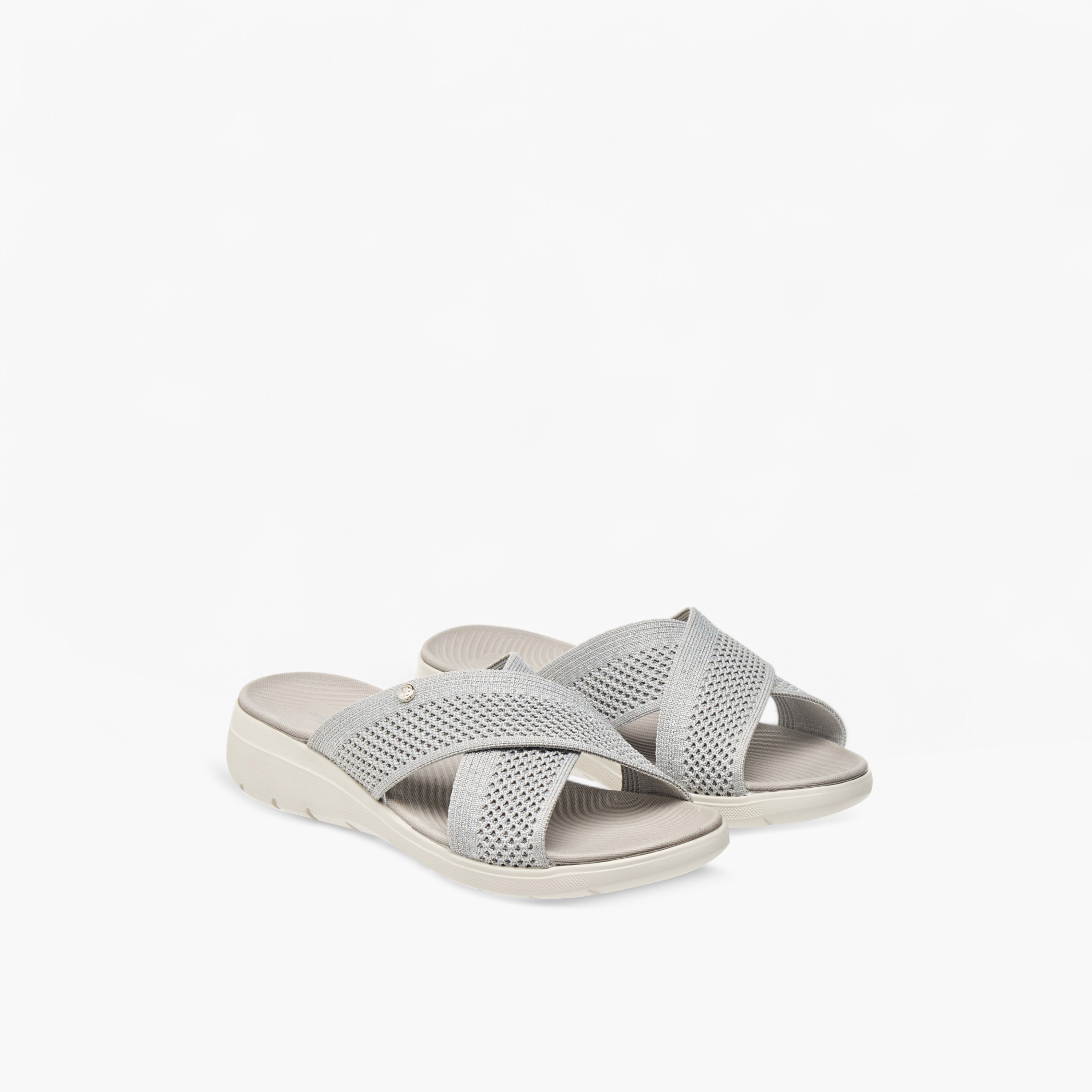 صندل مريح سهل الارتداء بارز الملمس بأحزمة متقاطعة من فلورا بيلا-women-shoes-sandals-heeled-image-1