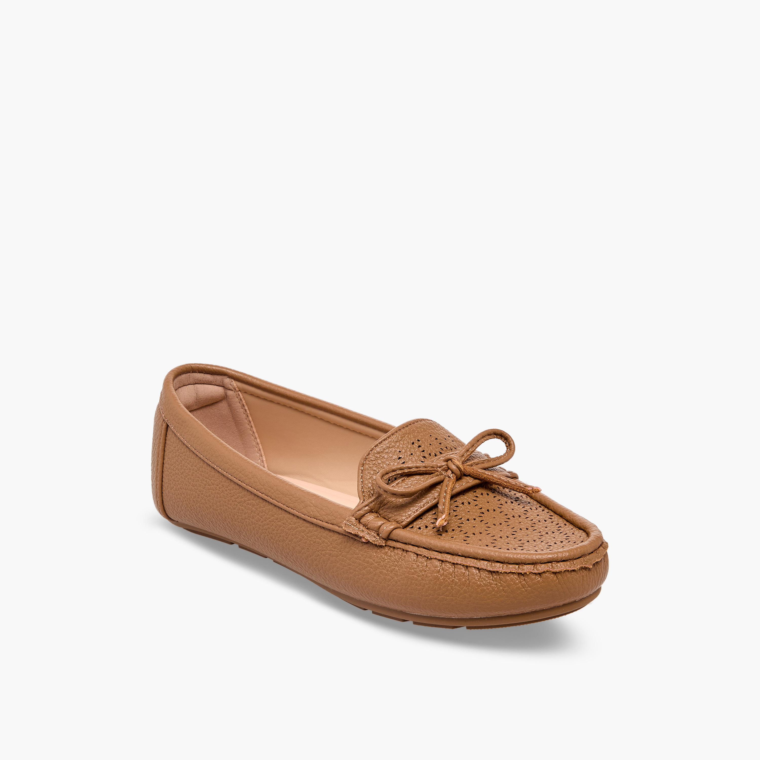 حذاء موكاسين نسائي مريح بتفاصيل مفرغة راقية من لو كونفورت-women-shoes-loafersandmoccasins-image-2