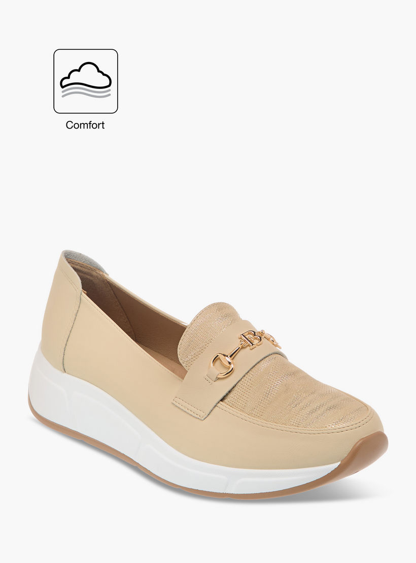 حذاء مريح بارز الملمس بكعب ويدج وزينة معدنية من فلورا بيلا-women-shoes-loafersandmoccasins-image-2