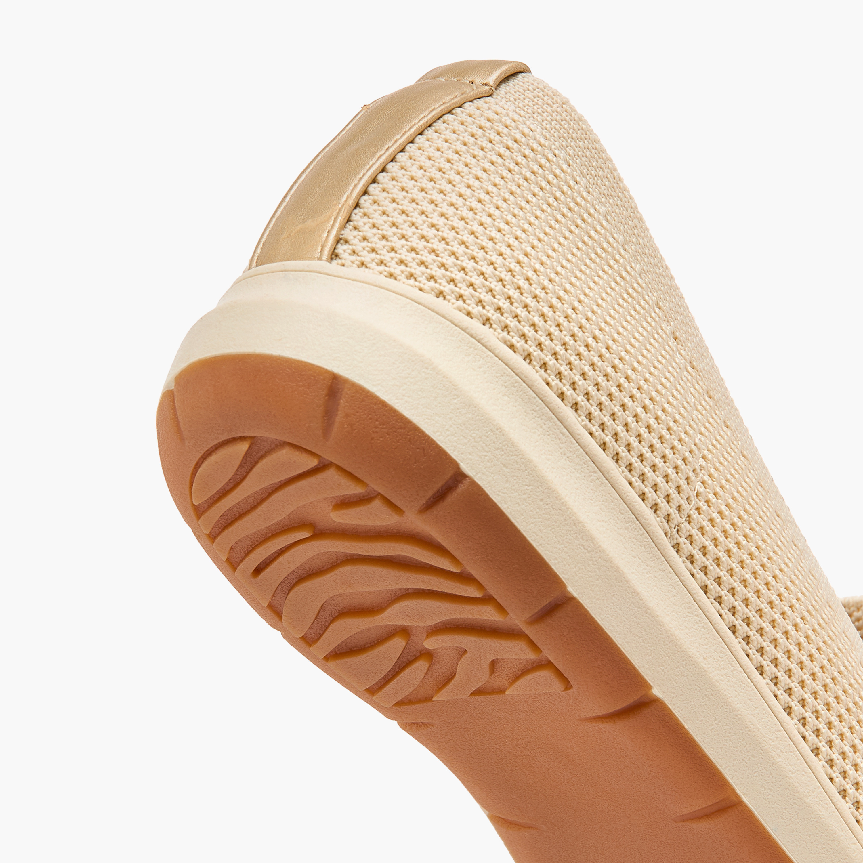 حذاء سهل الارتداء شبك مريح بتفاصيل مفرغة من لو كونفورت-women-shoes-loafersandmoccasins-image-11