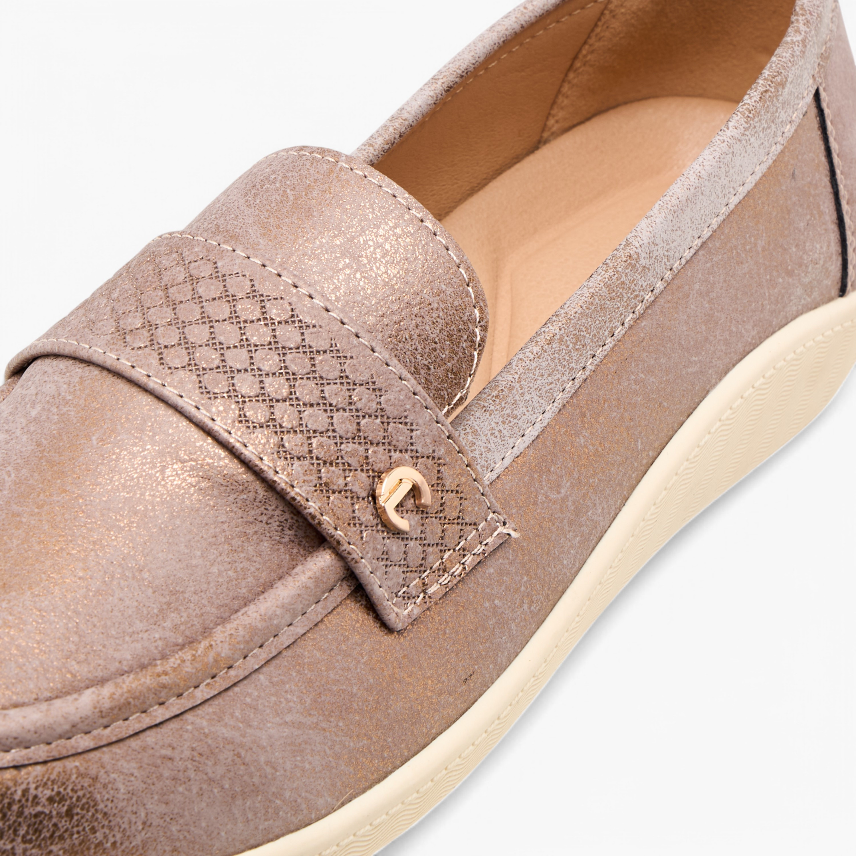 حذاء سهل الارتداء مريح بارز الملمس بتفاصيل ميتاليك من لو كونفورت-women-shoes-loafersandmoccasins-image-4