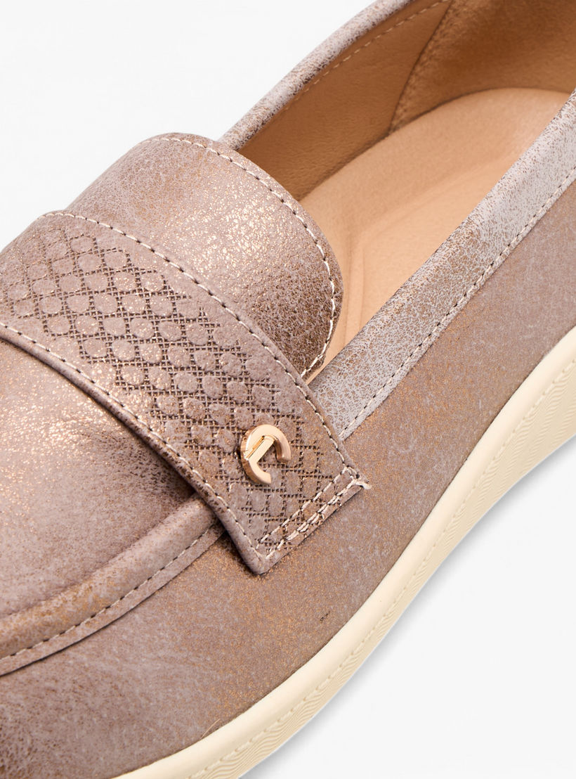حذاء سهل الارتداء مريح بارز الملمس بتفاصيل ميتاليك من لو كونفورت-women-shoes-loafersandmoccasins-image-4