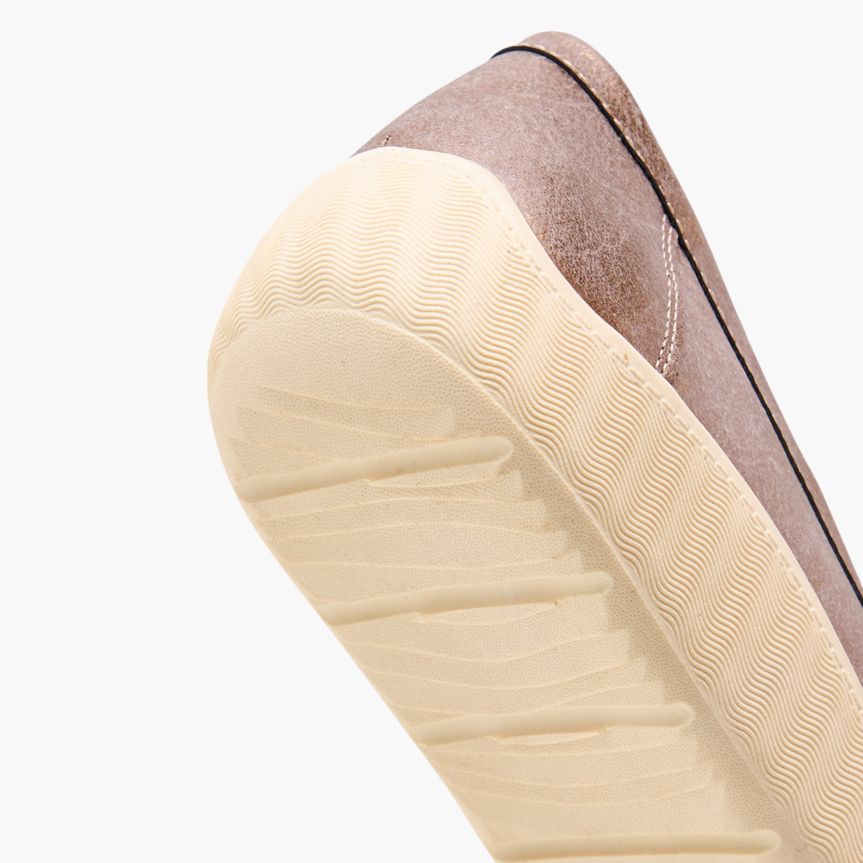 حذاء سهل الارتداء مريح بارز الملمس بتفاصيل ميتاليك من لو كونفورت-women-shoes-loafersandmoccasins-image-5