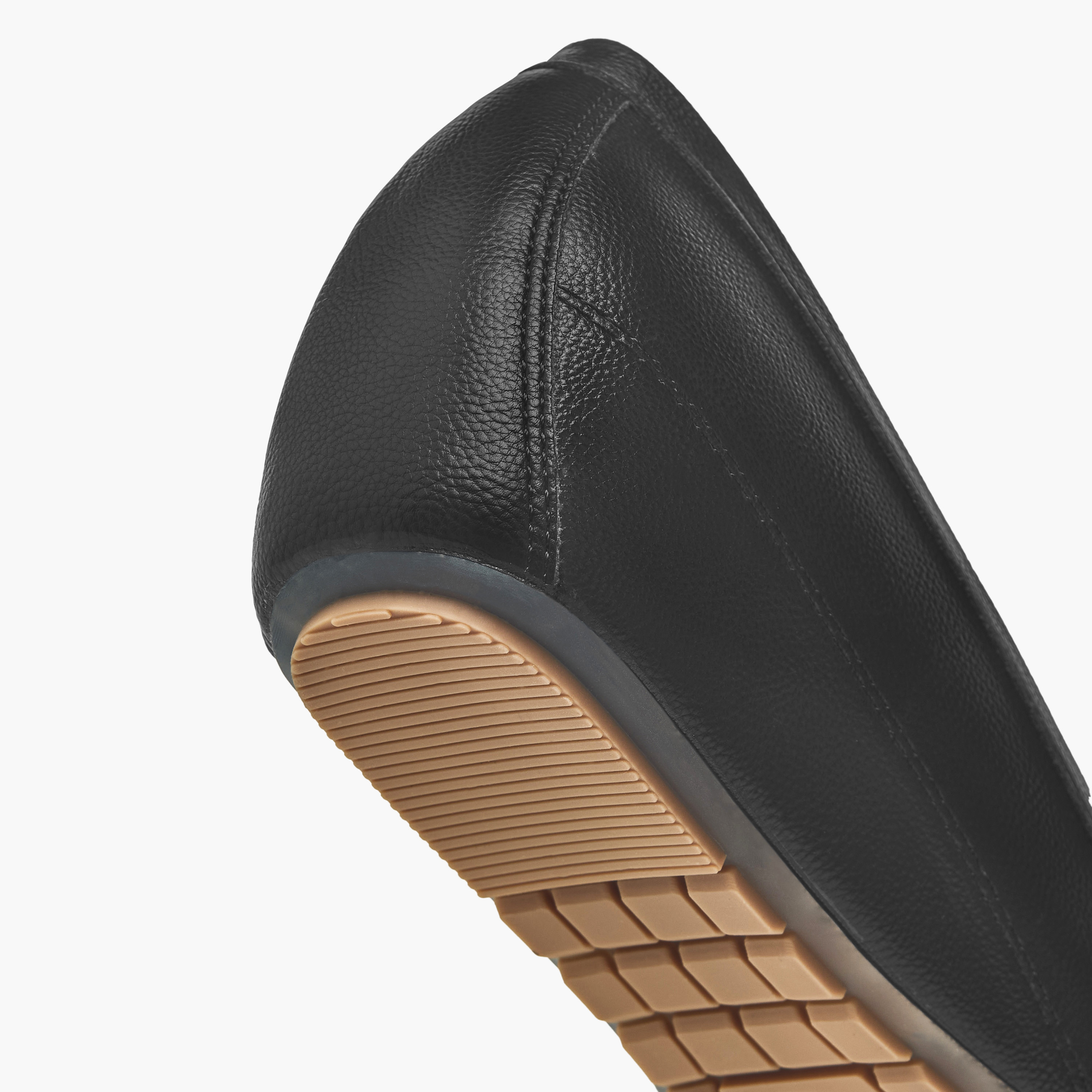 حذاء سهل الارتداء بزينة فيونكة وكعب ويدج من لو كونفورت-women-shoes-loafersandmoccasins-image-2