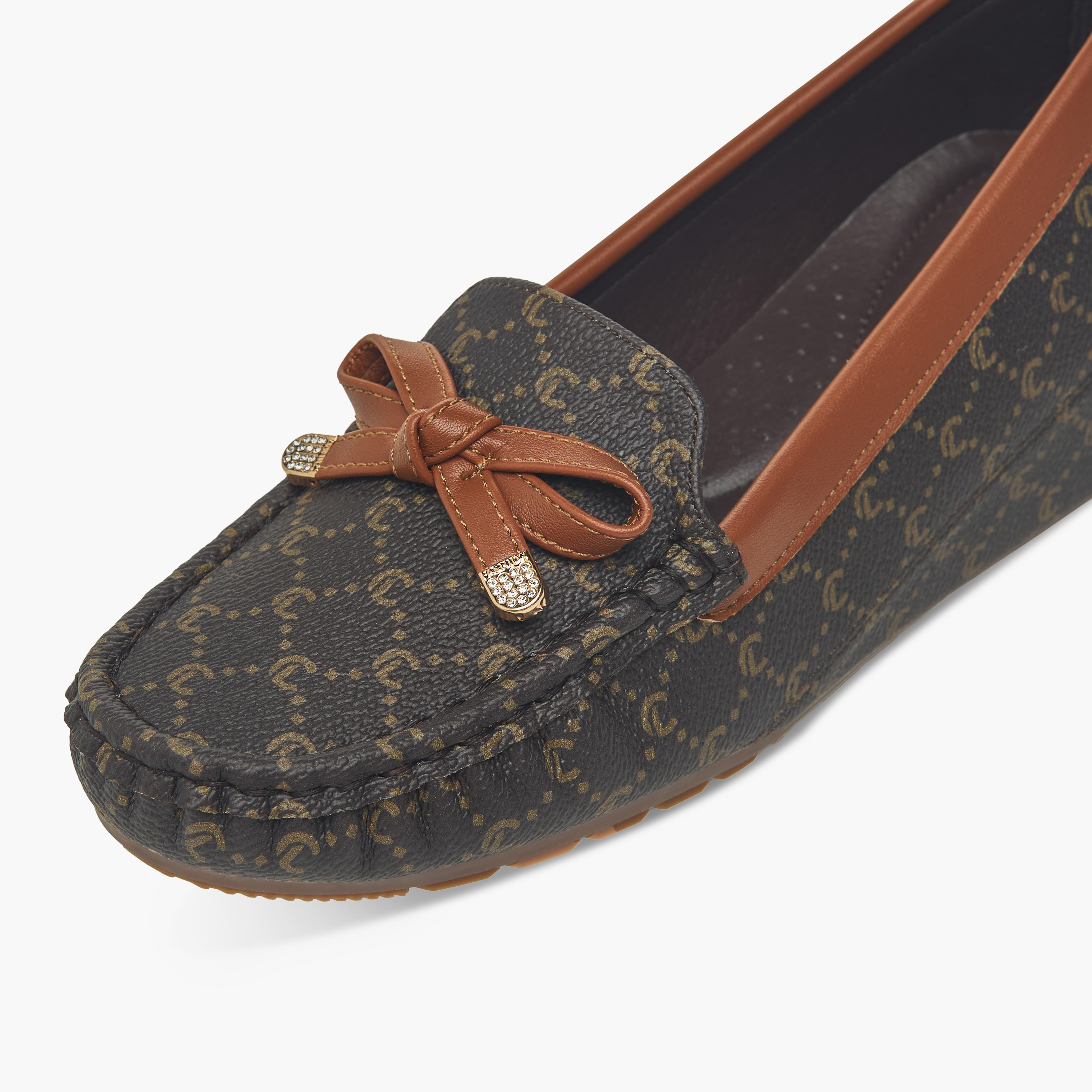 حذاء سهل الارتداء بزينة فيونكة وكعب ويدج من لو كونفورت-women-shoes-loafersandmoccasins-image-4