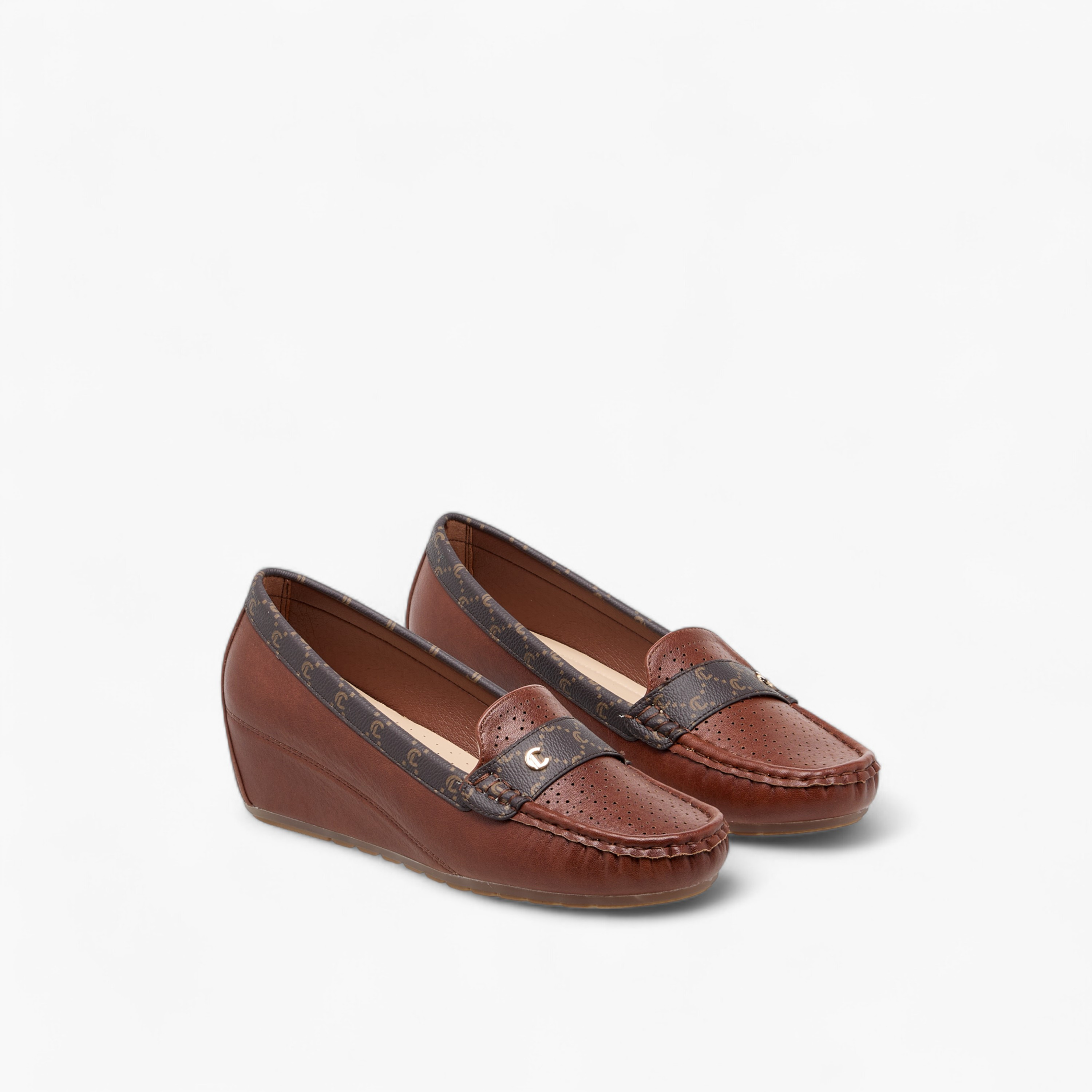 حذاء سهل الارتداء بطبعات مونوجرام وكعب ويدج من لو كونفورت-women-shoes-heels-image-1