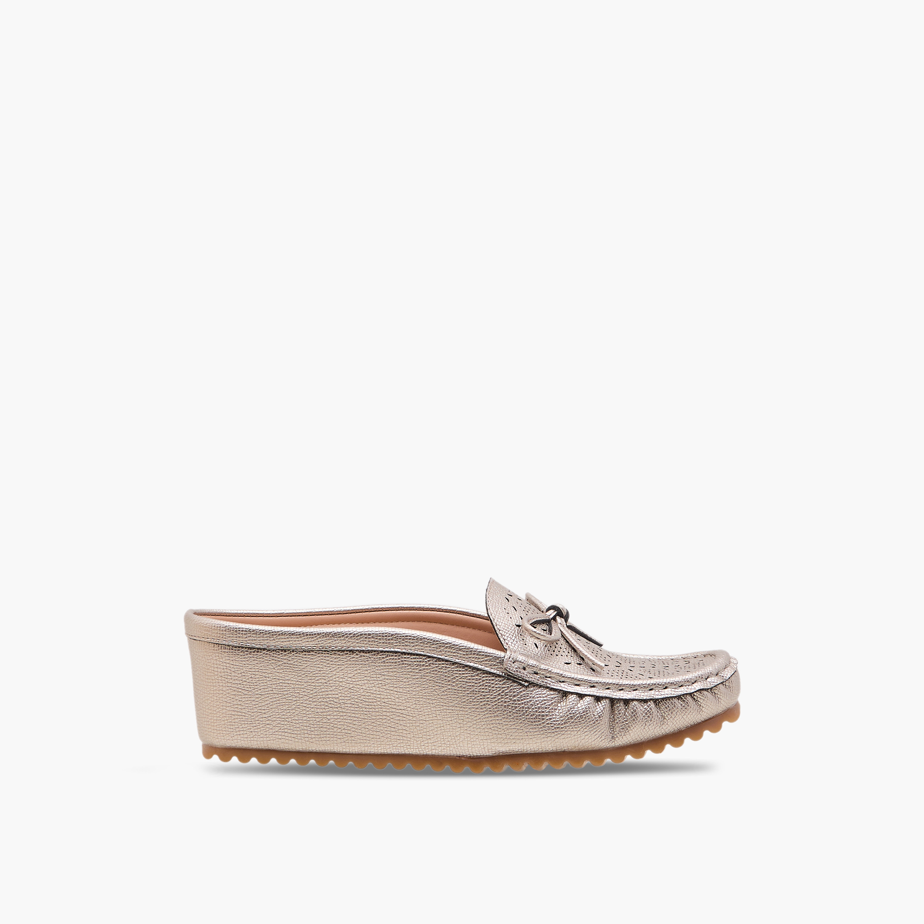 حذاء ميول بتفاصيل مثقبة للنساء من لو كونفورت-women-shoes-loafersandmoccasins-image-2