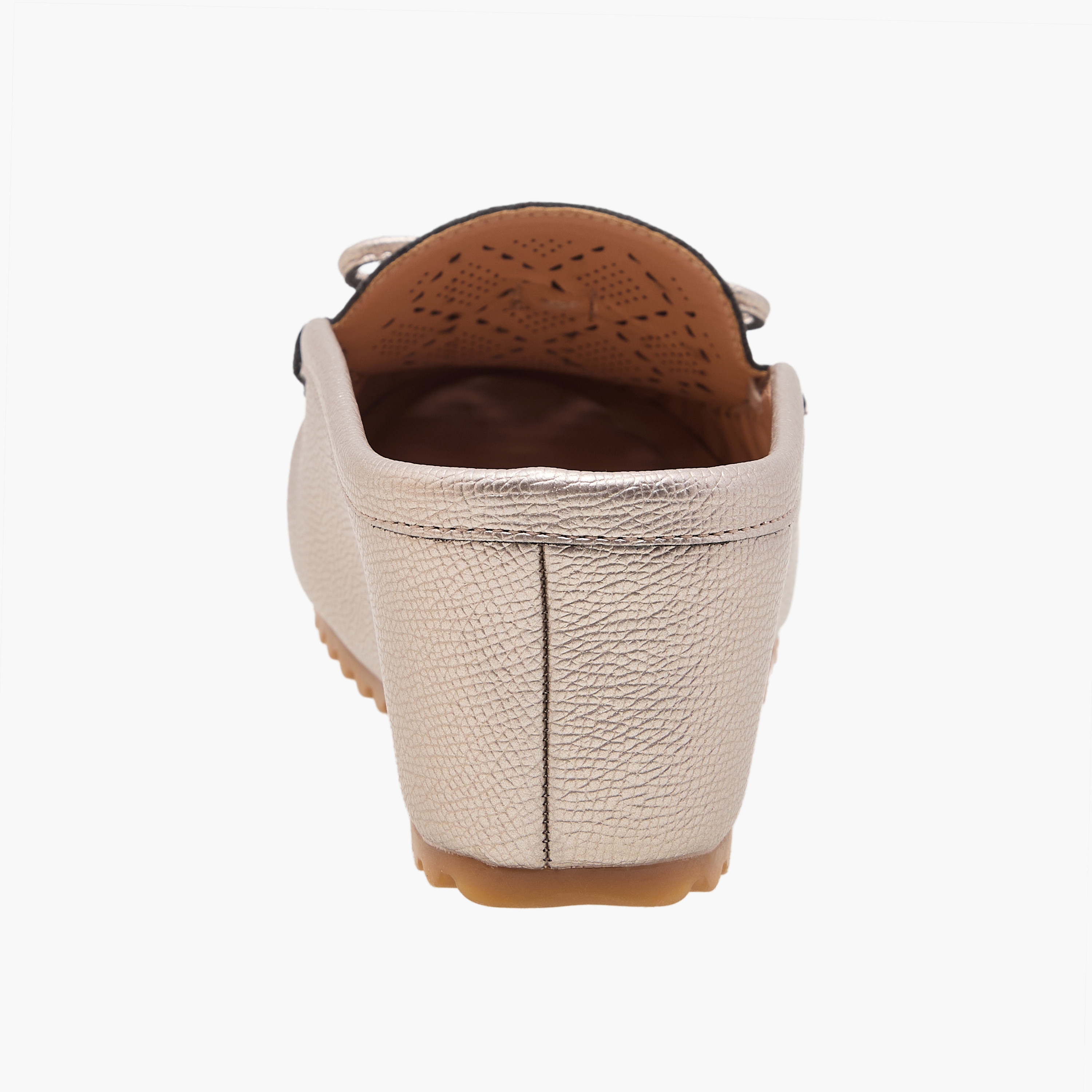 حذاء ميول بتفاصيل مثقبة للنساء من لو كونفورت-women-shoes-loafersandmoccasins-image-4