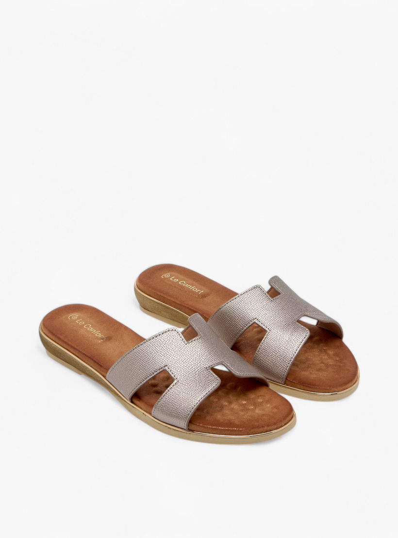 صندل مريح سهل الارتداء بتفاصيل مفرغة من لو كونفورت-women-shoes-flats-sandals-image-1