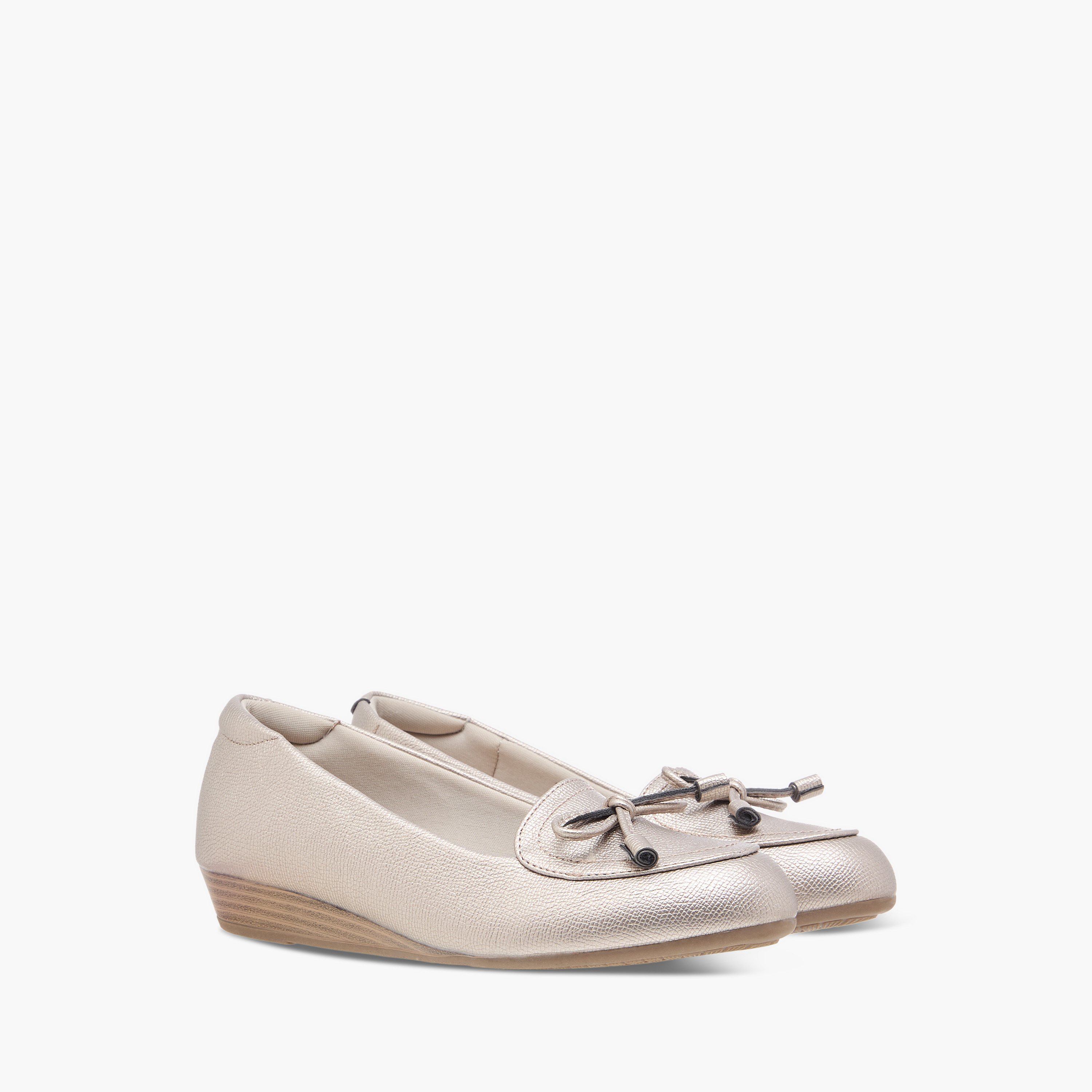 حذاء باليرينا مريح بكعب ويدج وتفاصيل فيونكة من لو كونفورت-women-shoes-ballerinas-image-1