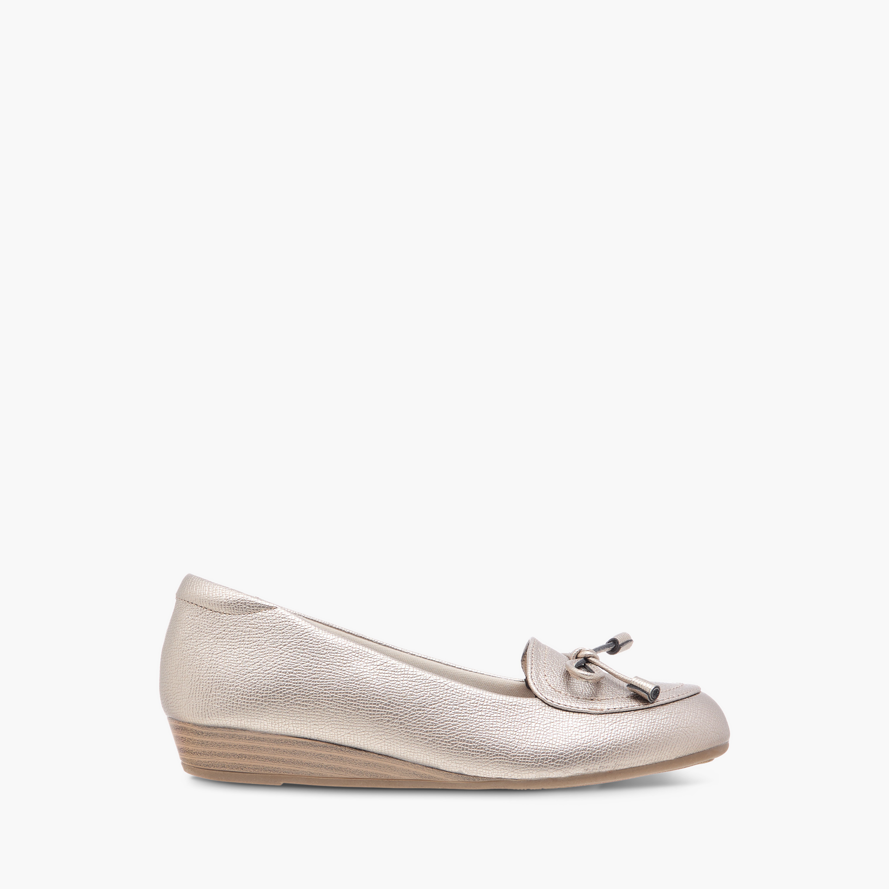 حذاء باليرينا مريح بكعب ويدج وتفاصيل فيونكة من لو كونفورت-women-shoes-ballerinas-image-3