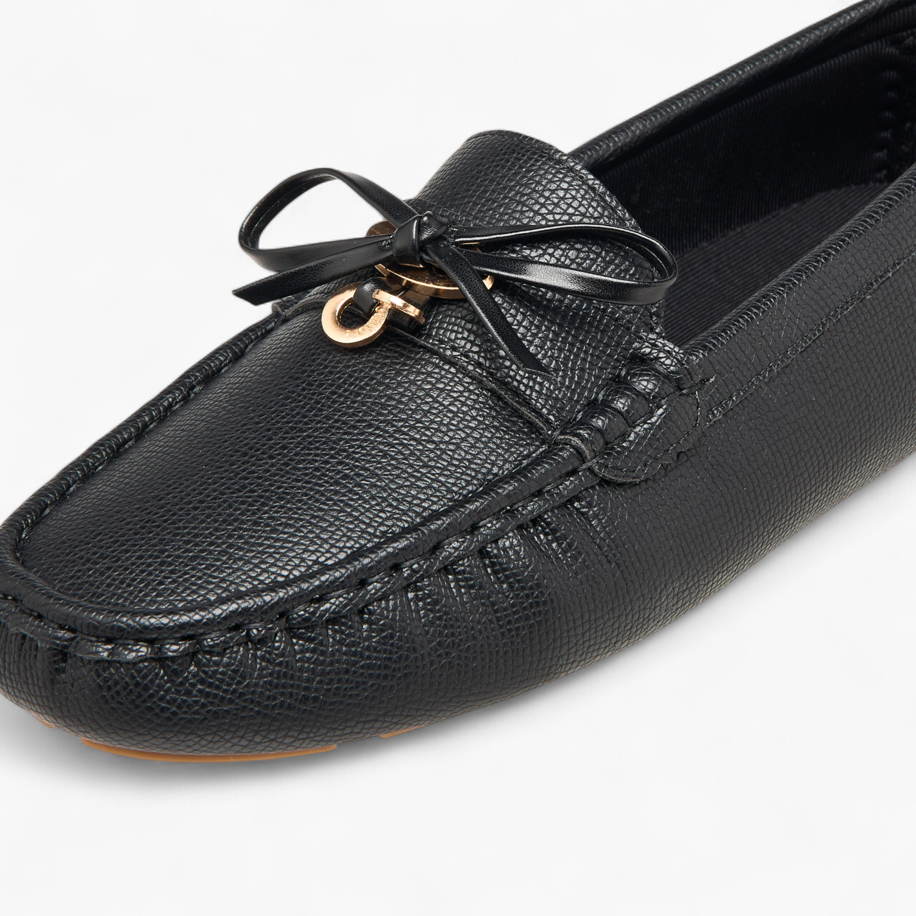 حذاء موكاسين بزينة فيونكة من لو كونفورت-women-shoes-flats-moccasins-image-4