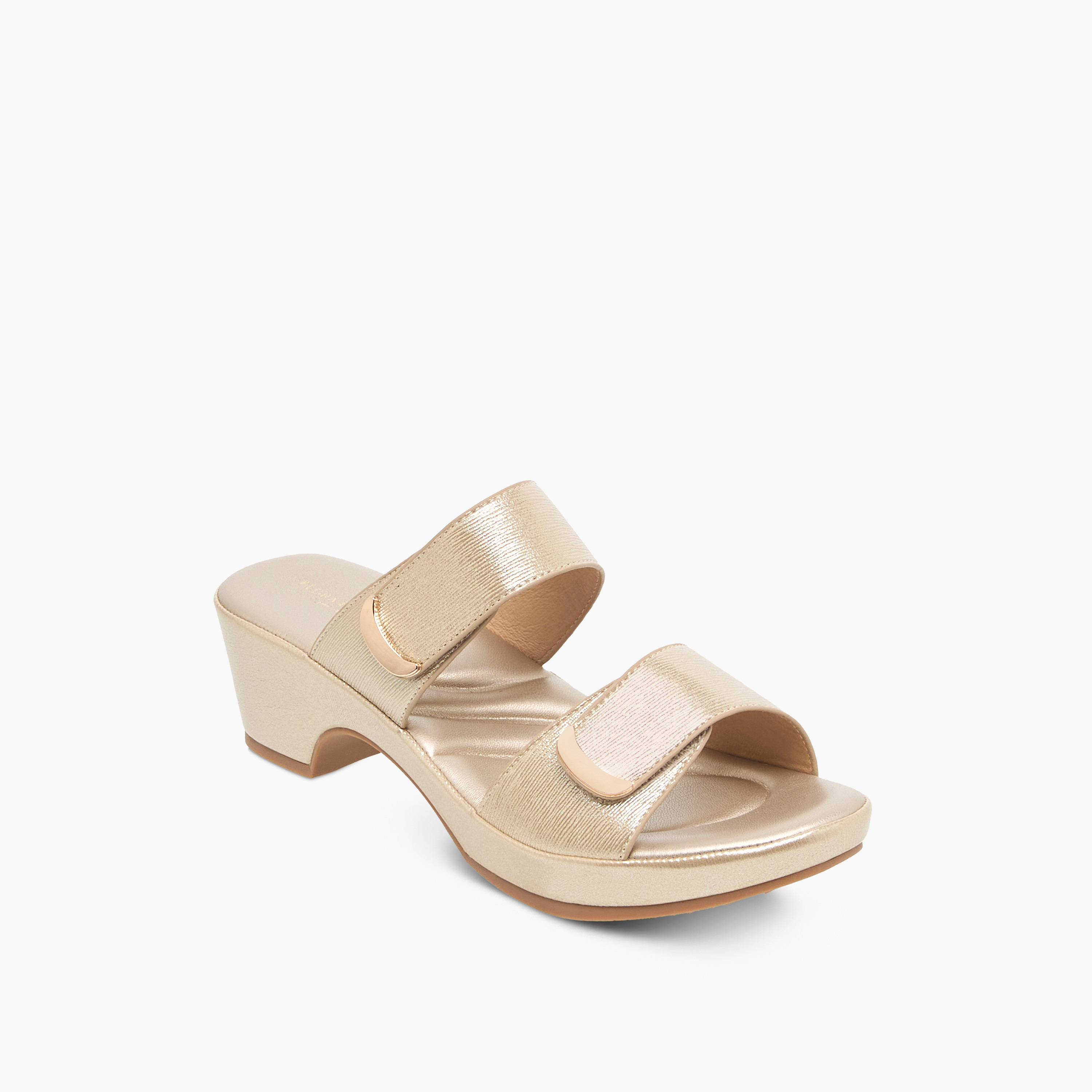 صندل بارز الملمس سهل الارتداء بكعب سميك من فلورا بيلا-women-shoes-sandals-heeled-image-17