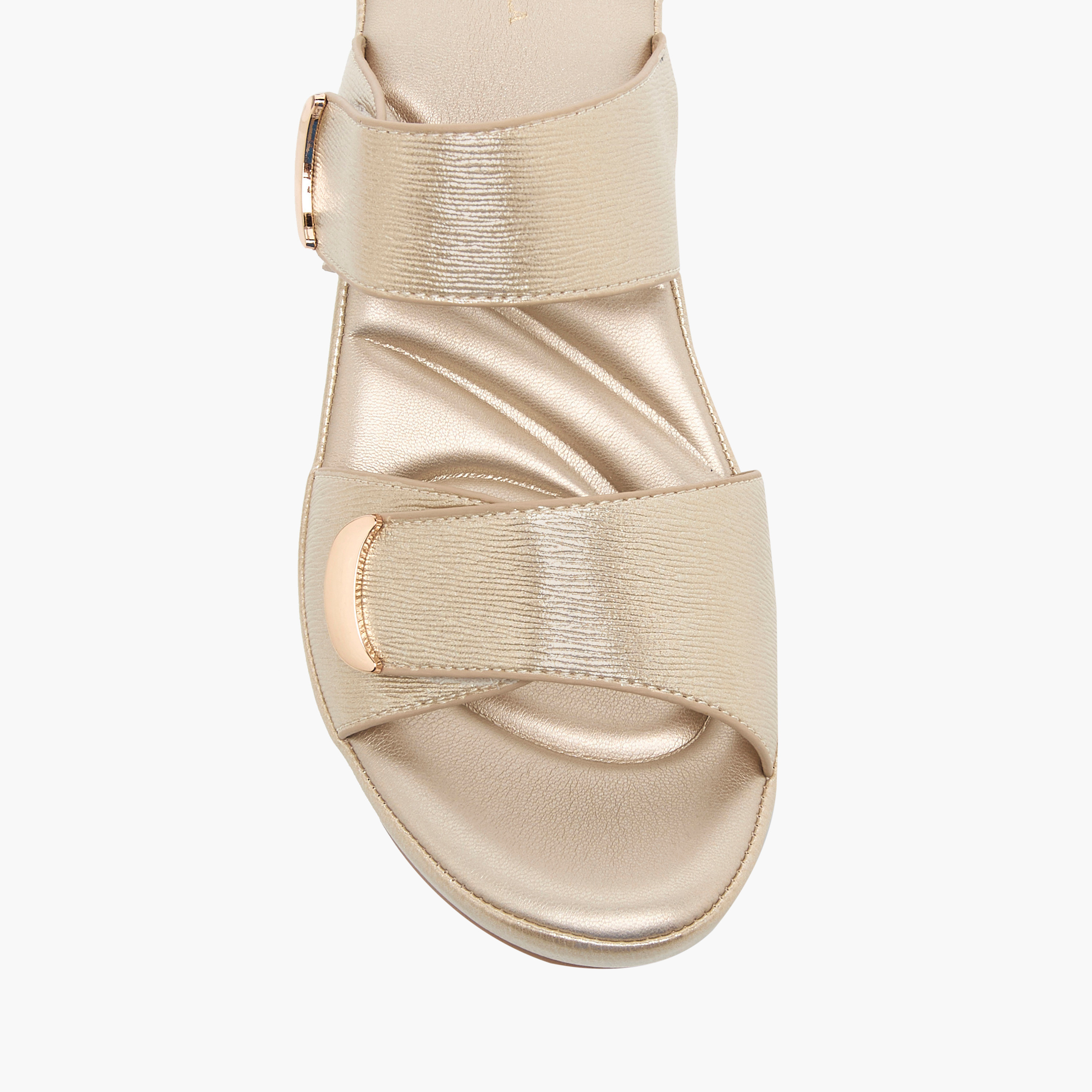 صندل بارز الملمس سهل الارتداء بكعب سميك من فلورا بيلا-women-shoes-sandals-heeled-image-4